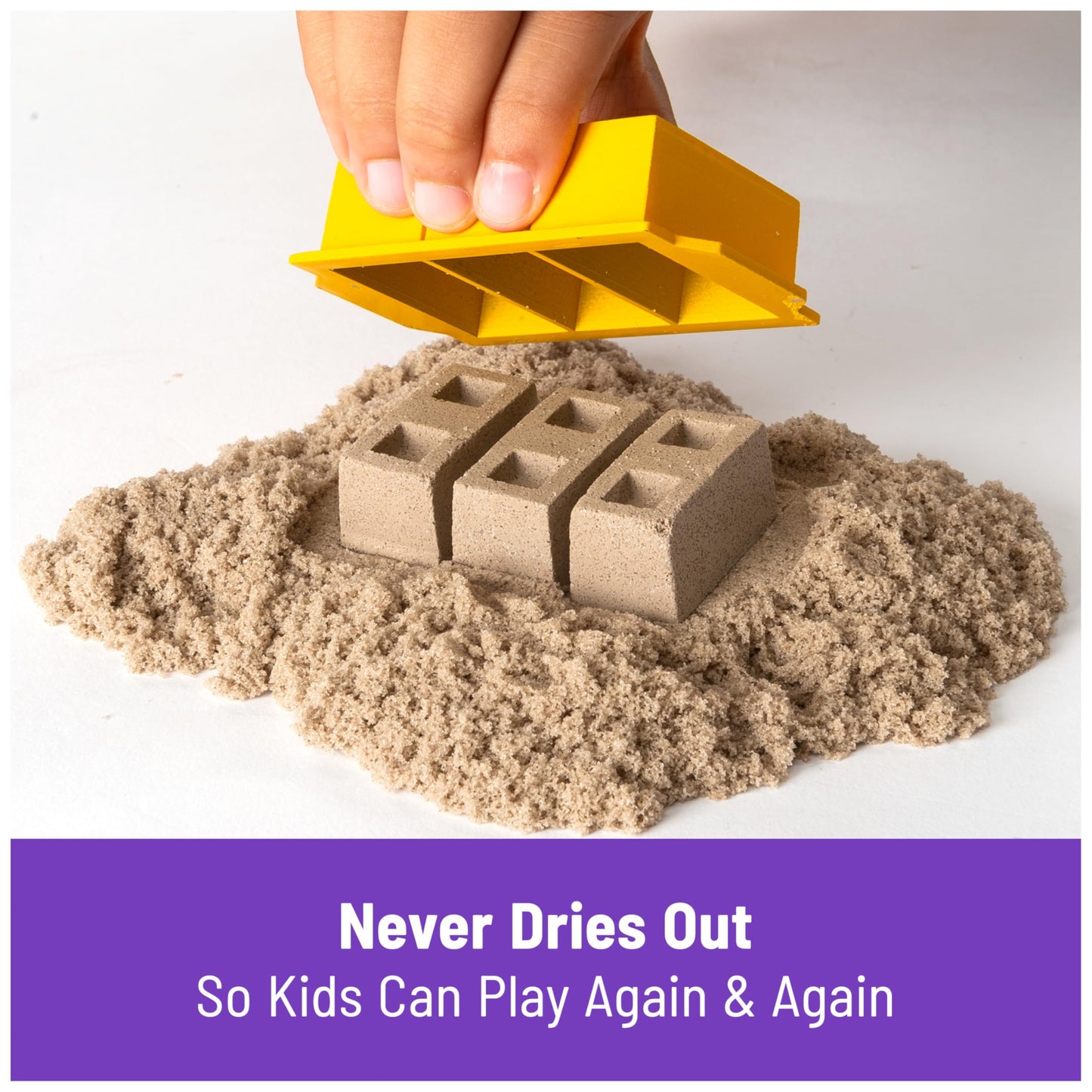 Kinetic Sand, Dig & Demolish Truck Playset with 453 g of Kinetic Sand, for Kids Aged 3 and Up