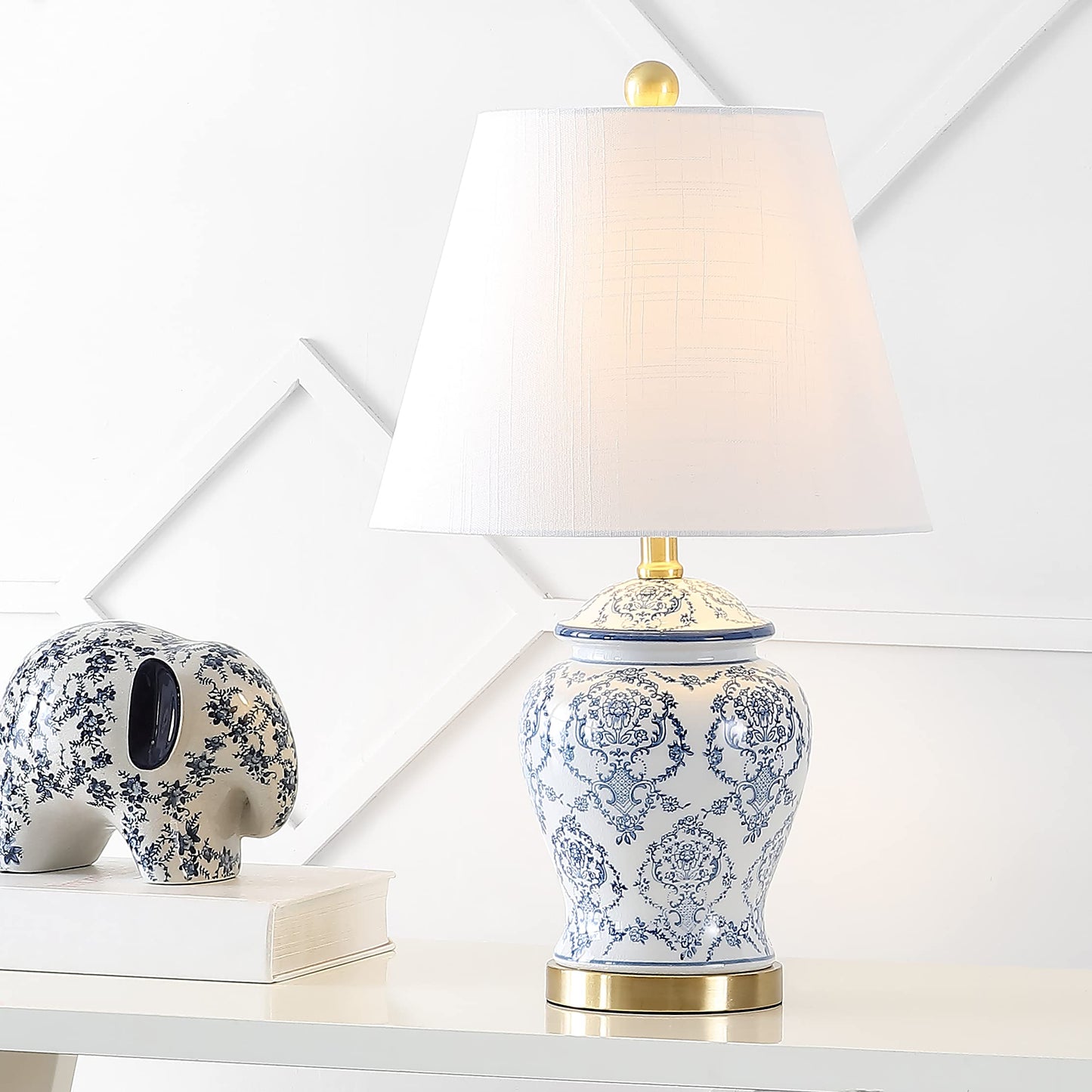 JONATHAN Y 22.25" Blue/White Chinoiserie Ceramic Urn Table Lamp, Traditional Classic Nightstand Lamp for Living Room Bedroom, White Linen Shade, LED Bulb Included JYL3085A
