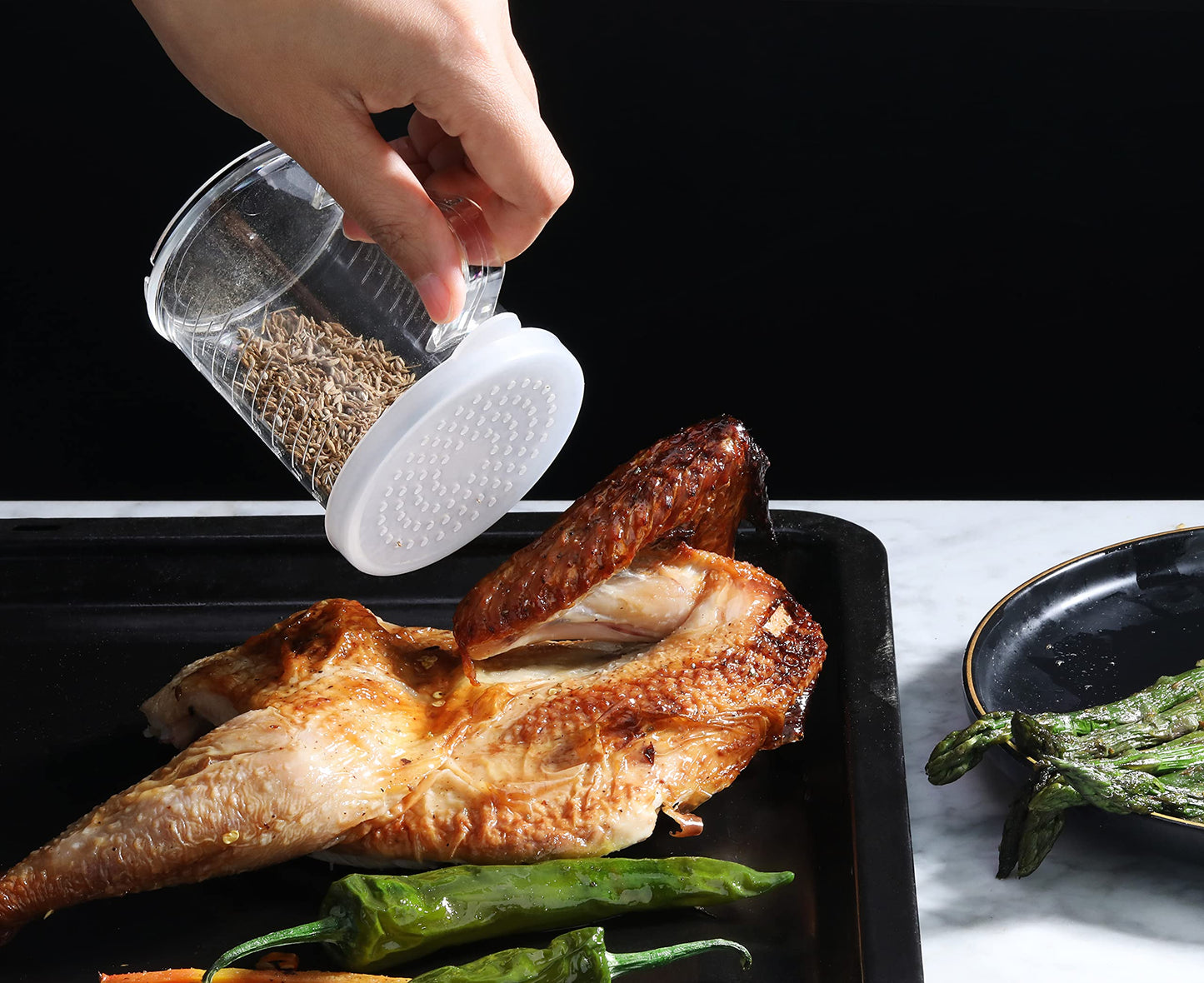 New Star Foodservice 22513 Polycarbonate Plastic Dredge Shaker with 3 Snap-on Lids, Seasoning Sugar Spice Pepper Shaker, 10 OZ