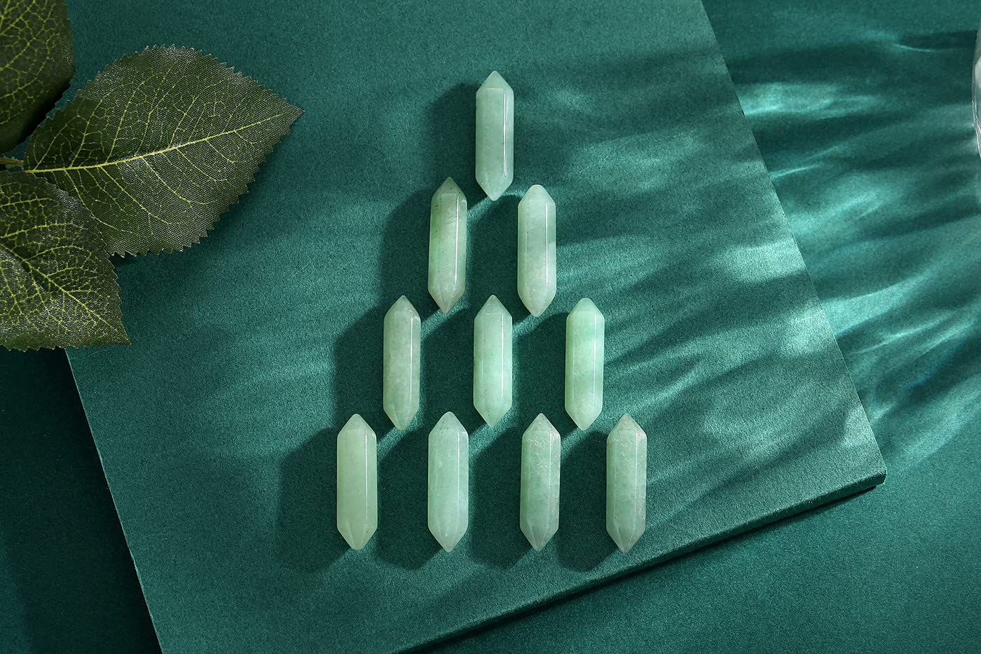 QINJIEJIE 20PCS Green Aventurine Crystals Wands Stones Set Healing Crystal Points Bulk Gemstones Hexagonal Polished Gems Natural Reiki Stone for Energy Balancing Meditation Witchcraft Gifts