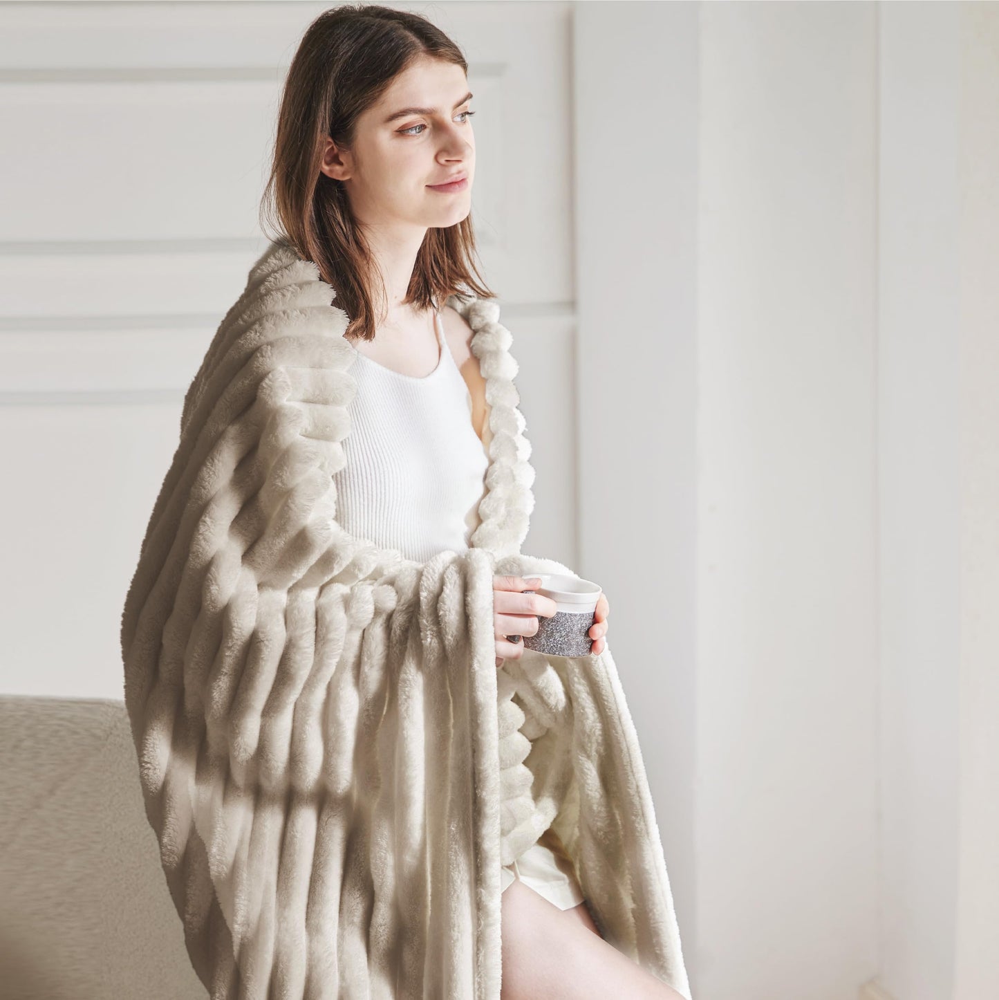 Bedsure Fleece Blanket Throw Size (Dark Grey & Beige)