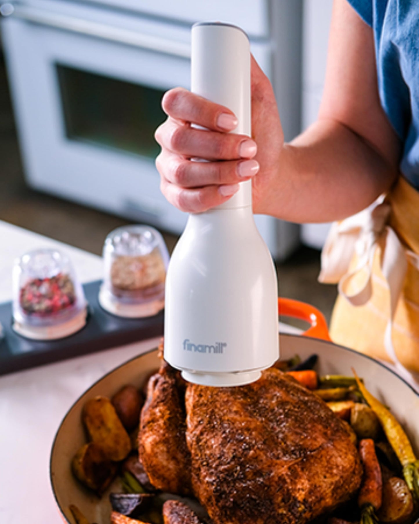 FinaMill Classic Battery Spice Mill – Battery Operated Salt and Pepper Grinder Set, Includes 2 Interchangeable Spice Pods, Adjustable Coarseness, LED Light, Home and Kitchen Gift Set for Father's Day