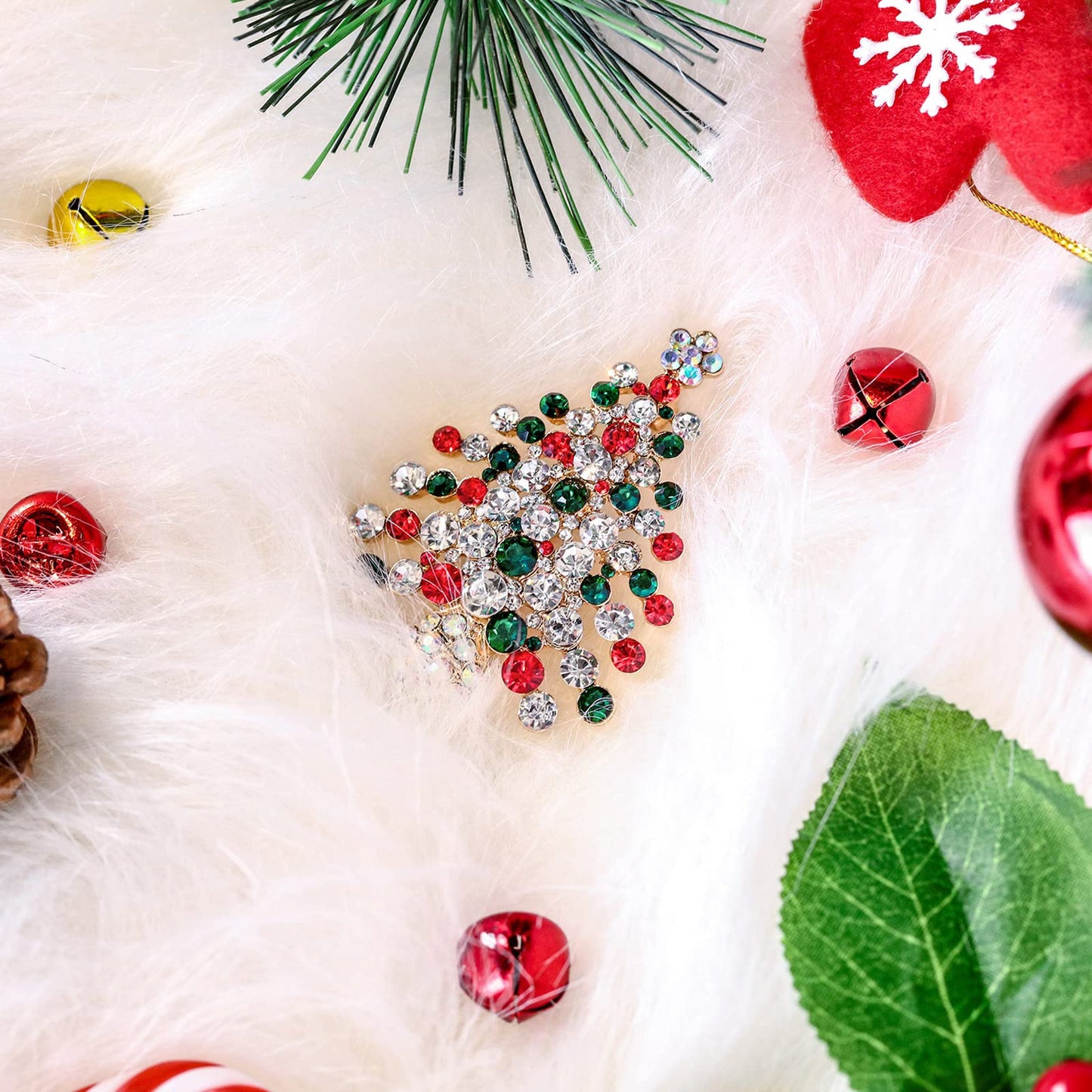 6 Pieces Rhinestone Crystal Christmas Brooch, Fashion Elegant Christmas Brooch Pins for Xmas Holiday Party Celebration, Snowflake, Penguin, Bell Bow Knot, Reindeer, Boots and Christmas Tree