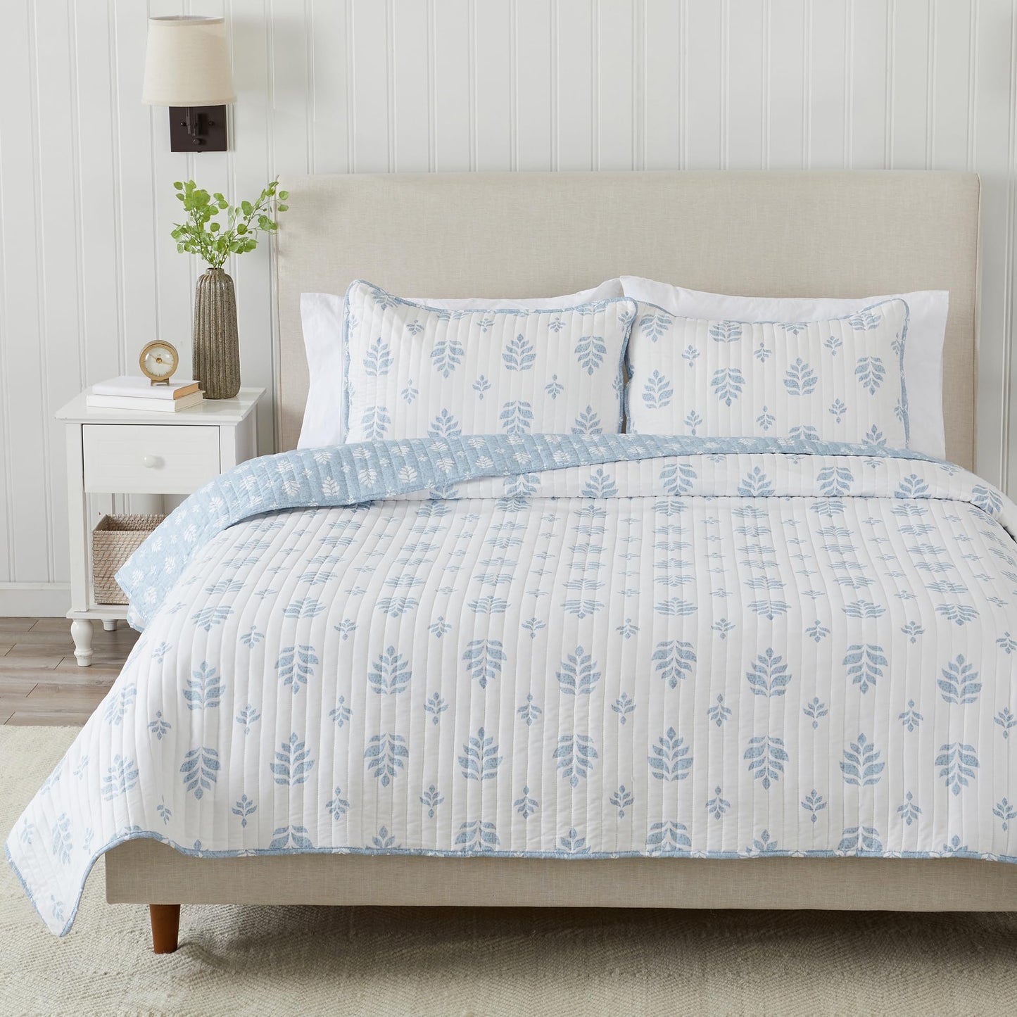 Great Bay Home Floral Twin/Twin XL Quilt Set with Shams, French Floral Bedding Set, All-Season, Lightweight Bedspread. Reversible, Farmhouse Bedding. (Twin/Twin XL, Colette)
