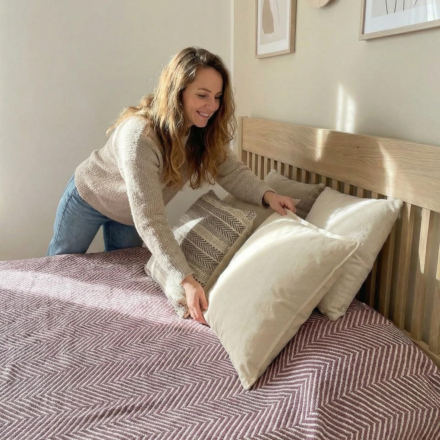 DREAMY RIKKA Bed Blanket, Queen Size (79 x 90 Inch), Cotton-Rich Blend, Soft Textured Woven Coverlet, Easycare, Lightweight & Breathable Bed Layering, All Season Bedding, Burgundy