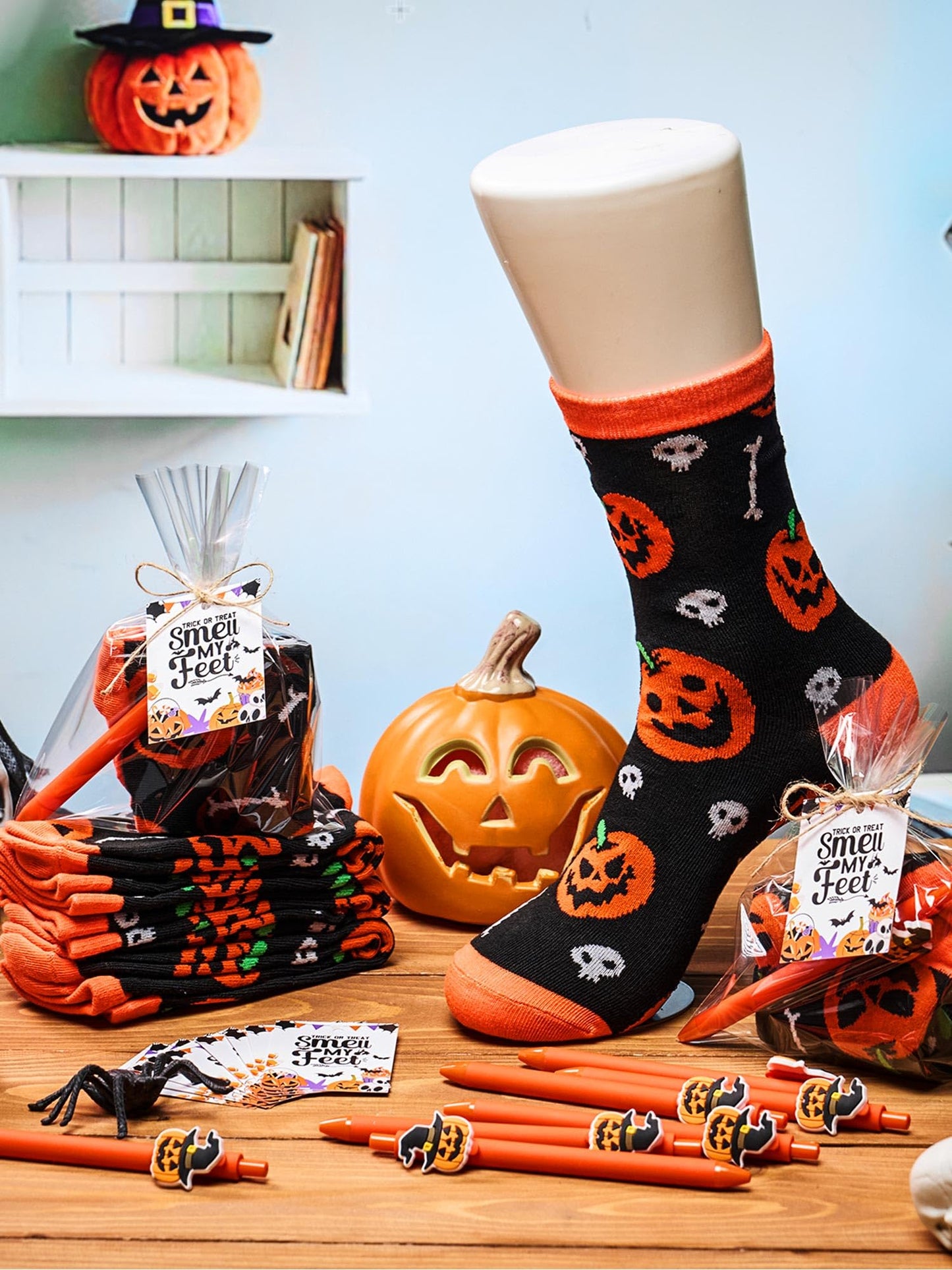 Chicingyou 12 Sets Halloween Socks and Pens Gifts Set Pumpkin Sock Halloween Ballpoint Pen Card Party Favor Bag for Holiday