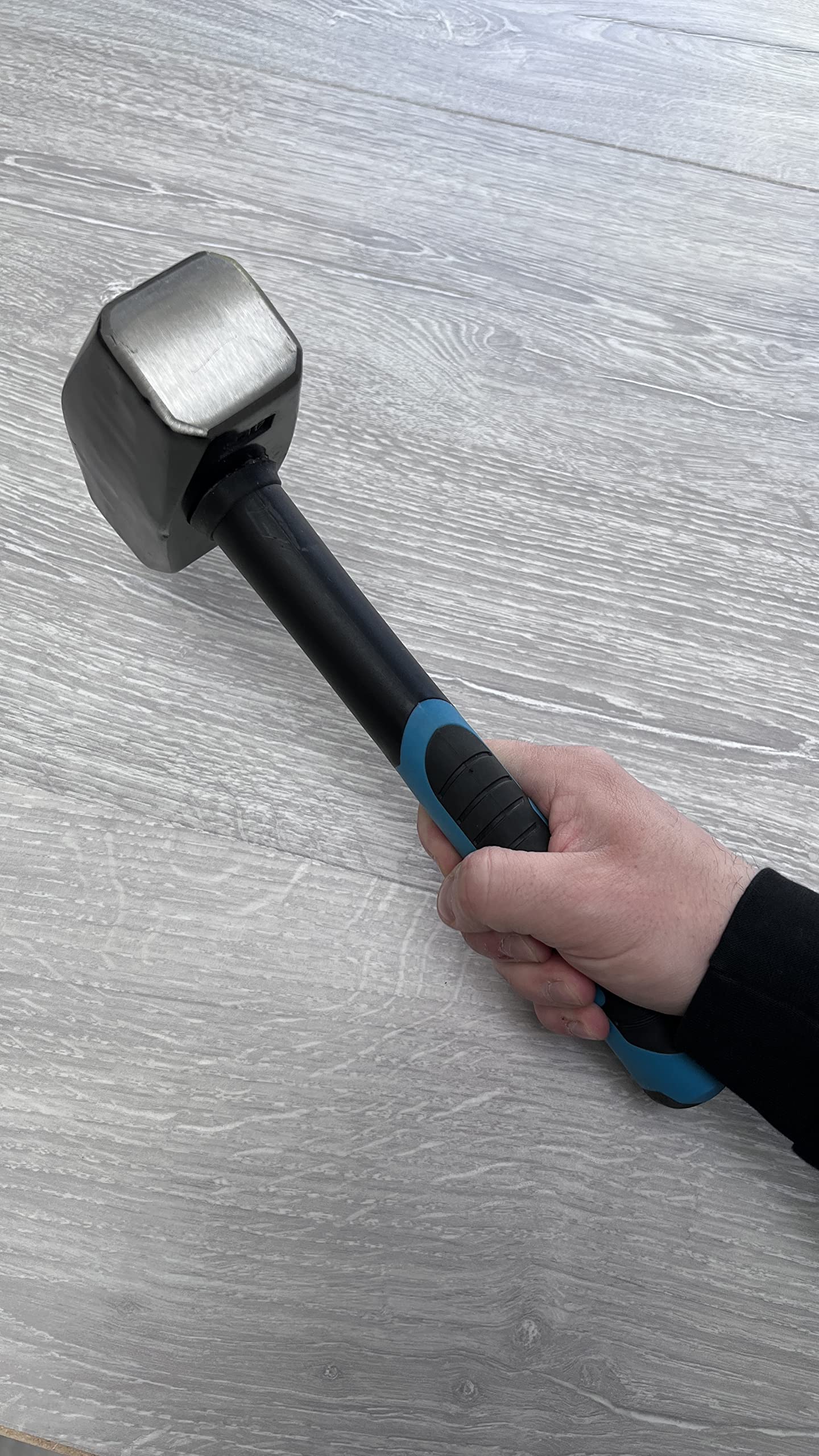 OX Club Hammer - Sledgehammer with Fibreglass Handle - Forged and Induction Hardened Hammerhead - 2.5 lb / 1.1 kg