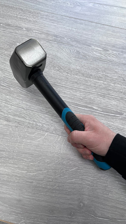 OX Club Hammer - Sledgehammer with Fibreglass Handle - Forged and Induction Hardened Hammerhead - 2.5 lb / 1.1 kg
