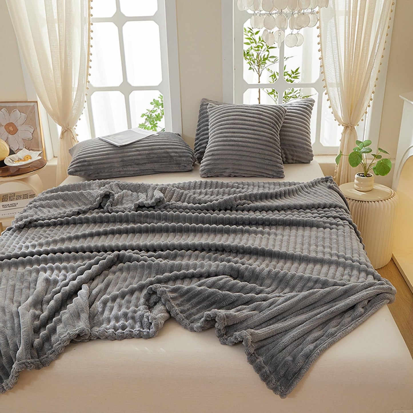 Plush 3D Stripe Fleece Throw Blanket for Couch, Ultra Soft & Warm All-Season Comfort, Lightweight Cozy Throws for Sofa Bed Dorm, for Women Girls (Light Gray, Full/Queen（80 * 90in）)