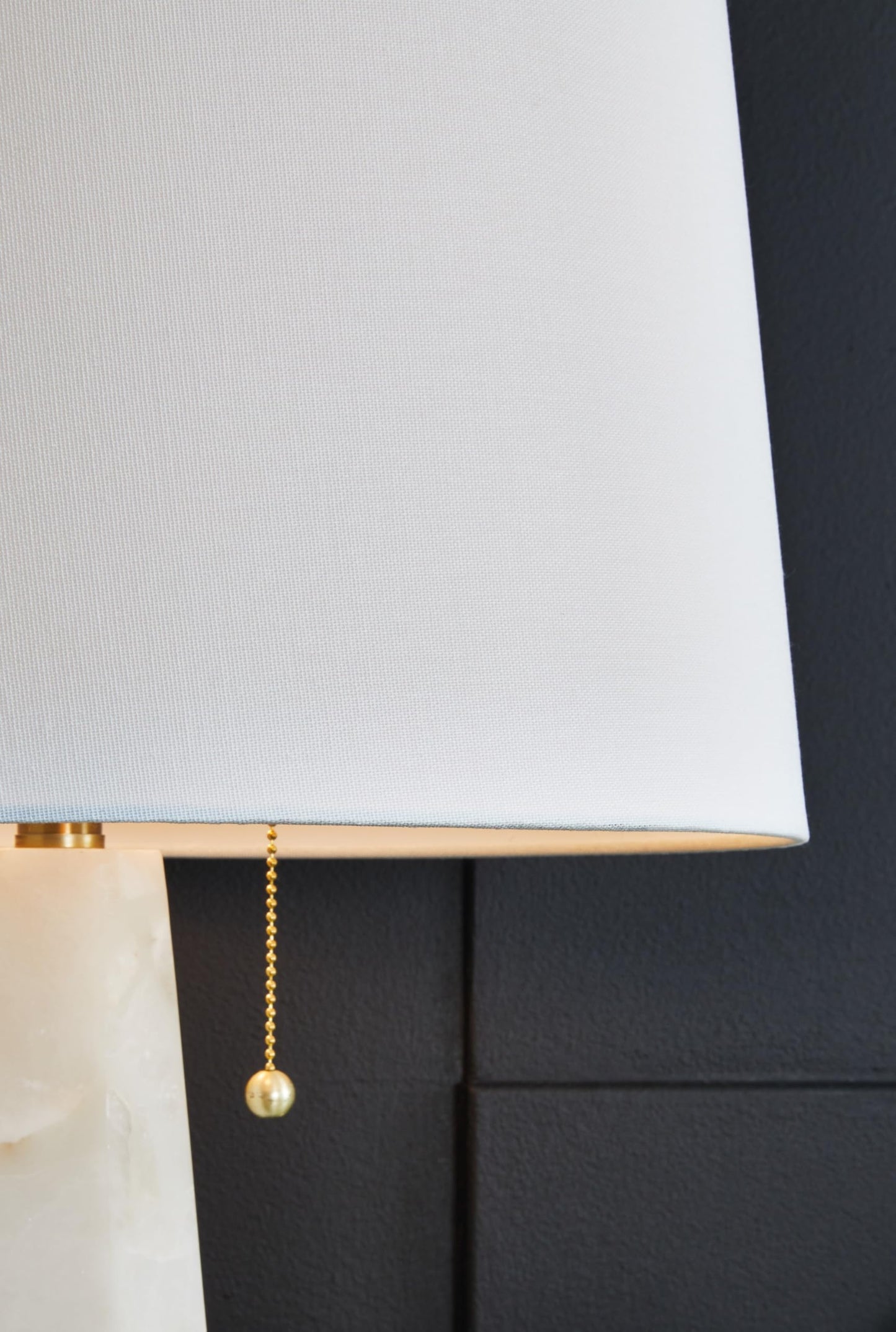 Signature Design by Ashley Laurellen Contemporary Table Lamp with 2 Sockets and Pull Chain Switch, Fabric Shade, Resin and Alabaster, 23.25" High, White