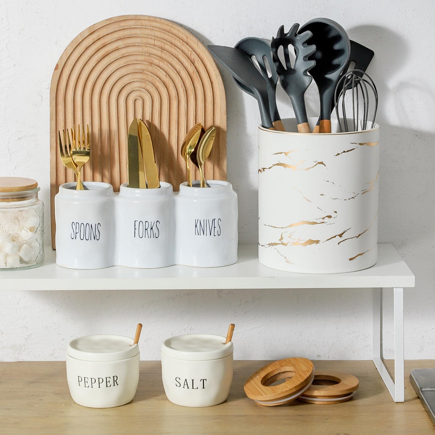 Howise 2 Pack Salt and Pepper Bowls Set, Ceramic Salt and Pepper Containers with Lid and Spoon, White Salt Pepper Holder Set, Salt Box Dish with Lid