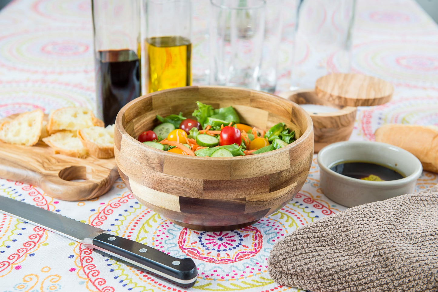 Lipper International Acacia Round Serving Bowl for Pasta, Fruits, Salads, or Popcorn, 8" Diameter x 3.25" Height, Single Bowl