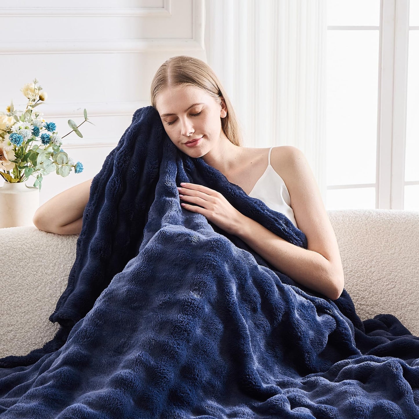 Wajade Soft Fleece Throw Blanket for Couch, 60x80 Inches 3D Bubble Decorative Cozy Fuzzy Flannel Blanket, Lightweight Warm Blanket for Bed Office, Dark Navy