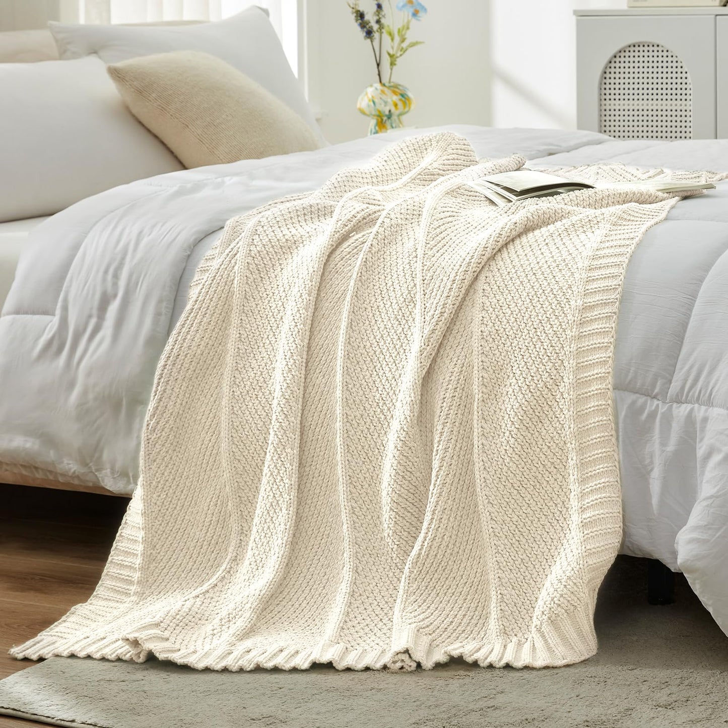 Amélie Home Knit Throw Blanket, Soft Chenille Cozy Breathable Chevron Chunky Decorative Blanket for Couch, Bed & Sofa, French-Inspired Lightweight Warm Gift for Women, Ivory, 50"x60"
