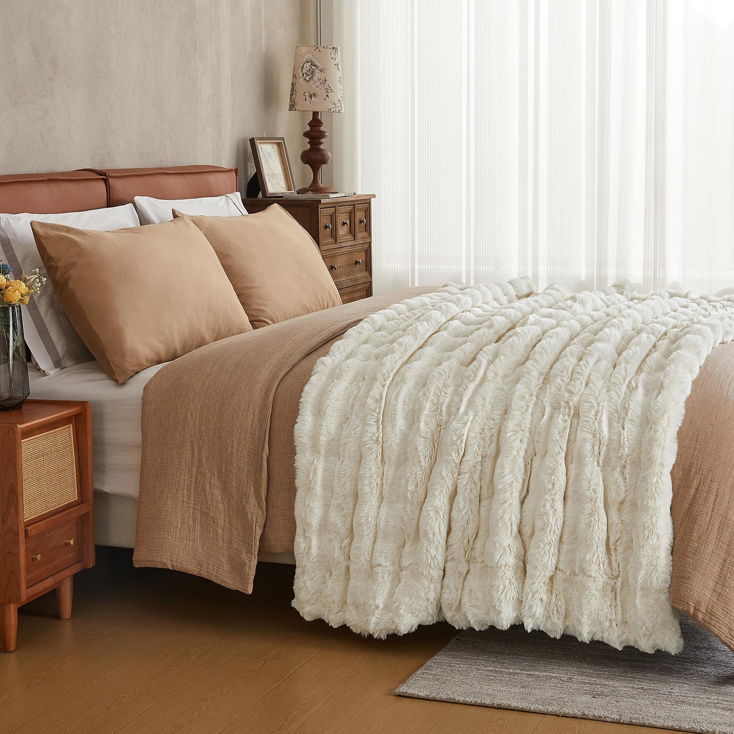 JELLYMONI Faux Fur Throw Blanket, White Throw Blanket for Couch, Fuzzy Cozy Plush Bubble Bed Blanket, Thick and Warm Blanket, Twin (60" x 80")