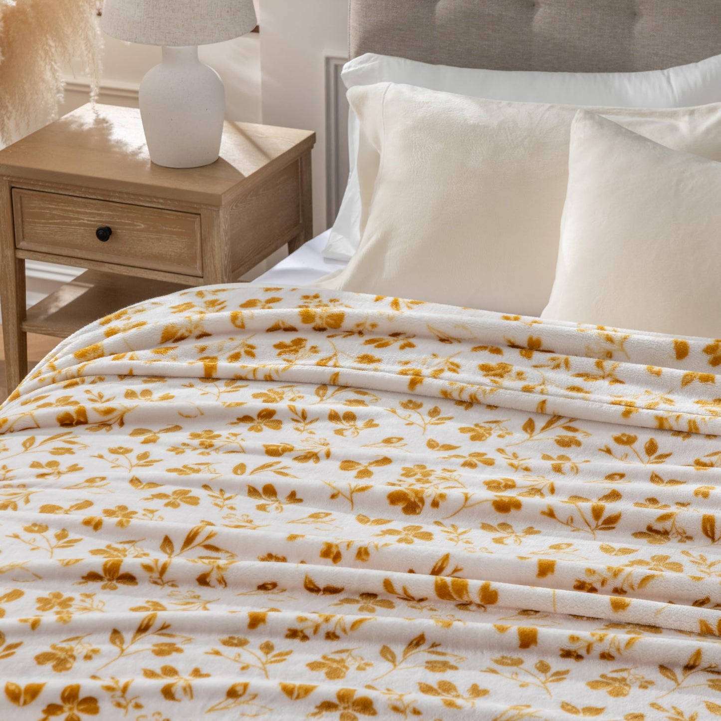 Sushing Printed Micorfiber Fleece Blanket, Heavyweight Warm Plush Blanket, Room Home Decor for Couch Bed Sofa, 70in x 90in, Golden Buttercup