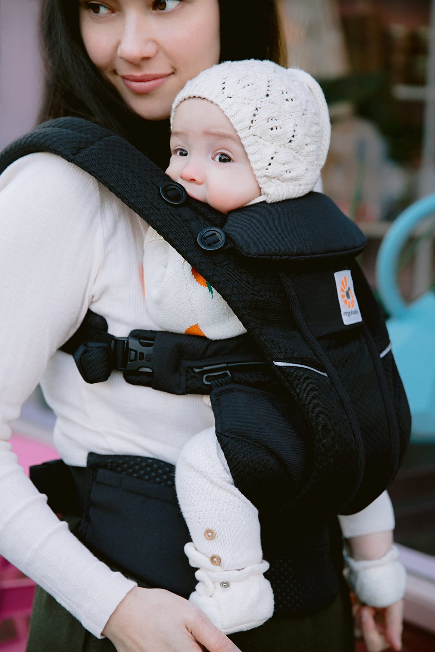 Ergobaby Omni Breeze Carrier for Newborns, from Birth to 20.4 kg, 4 Positions, SoftFlex Mesh, Ergonomic Baby Front-Inward and Back Carry Position, Onyx Black
