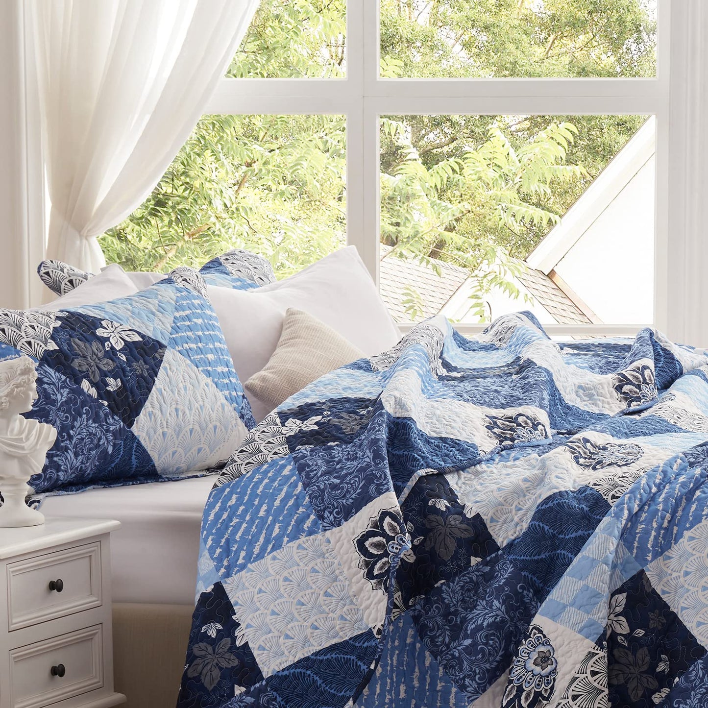 Full/Queen Size Quilt Set 3 Pieces Lightweight Reversible Bedspread-90''x98'' Soft Patchwork Floral Coverlet Luxurious Warm Microfiber Bed Cover All Seasons Blue Bedding Set(1 Quilt,2 Pillow Shams)