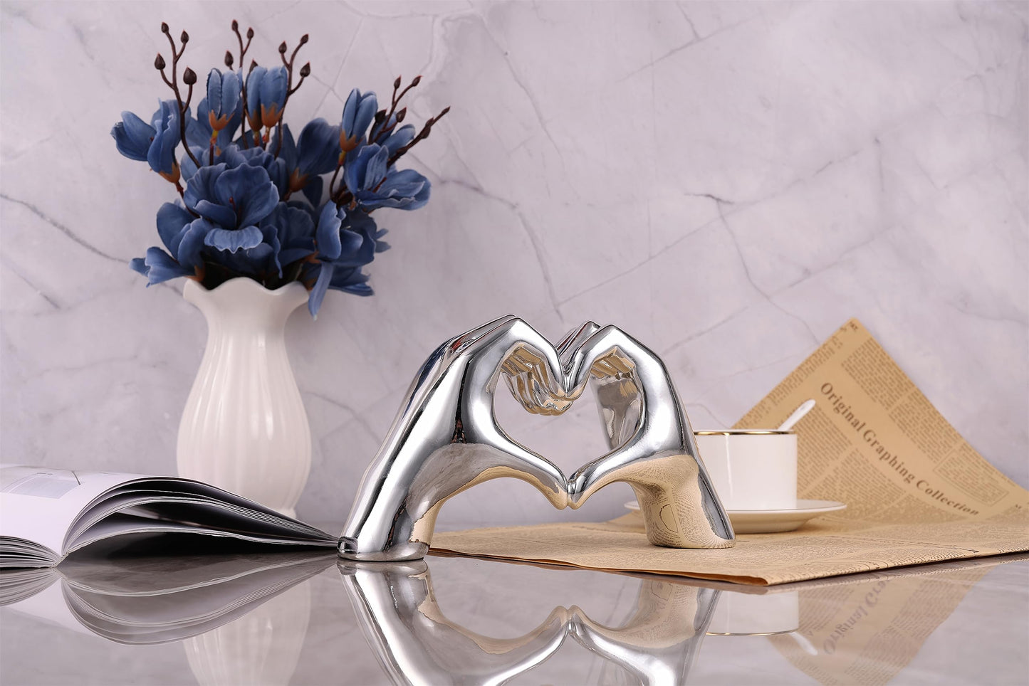 Silver Heart Hands Sculpture , Love Centerpieces Aesthetic Statue and Sculpture Living Room Bedroom Bookshelf Coffe Table Boho Wedding Accents Decorations, Knick Knacks Home Decor for Shelves para