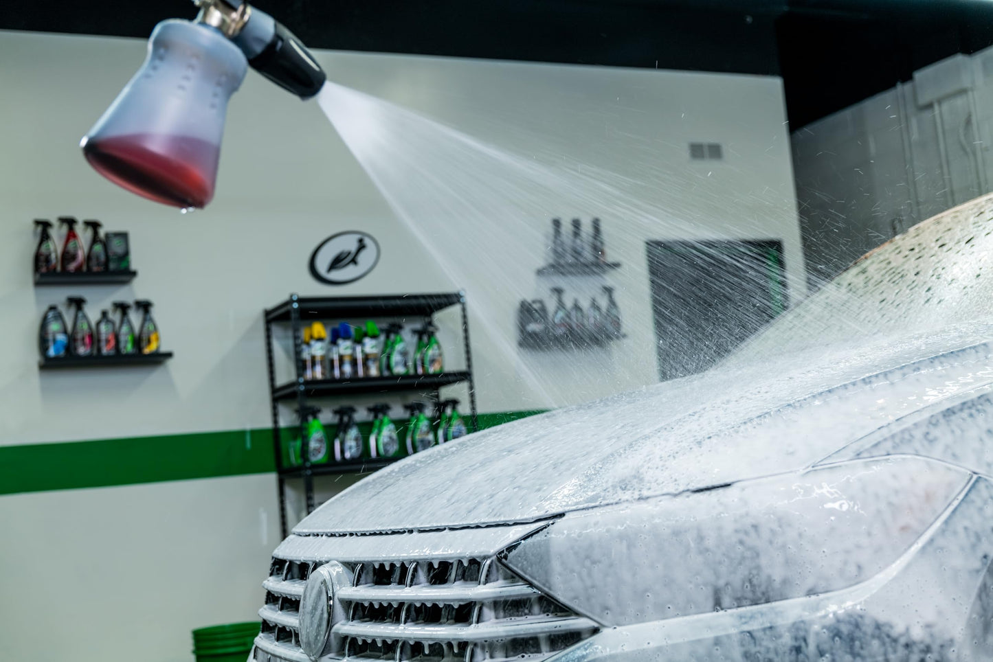 Turtle Wax Snow Foam, Thick, PH balanced Car Shampoo. 5L, Pack of 1, Cherry Scented, Streak Free Formula Safe for All Paint, Tyres, Wheels and Trim, Perfect for Overall Car Cleaning