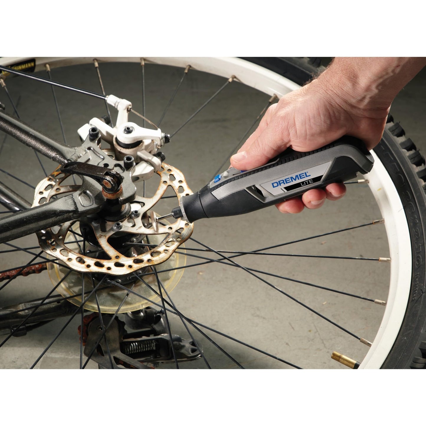 Dremel SC544 SpeedClic Wood Cutting Wheel, Carbide Cutting Disc Rotary Multi Tool Cuts In Wood, Laminates, Chipboard, Plywood, Fibreboard, 38 Mm