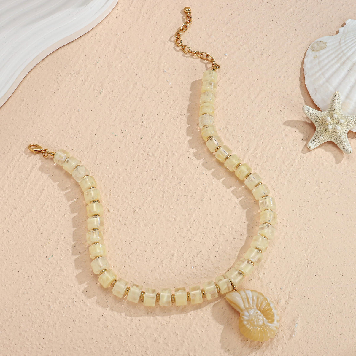 CLASSYZINT White Resin Bead Necklace with Conch Shell Pendant Beach Necklace for Women Adjustable Chain Statement Necklace Ocean Theme Accessory