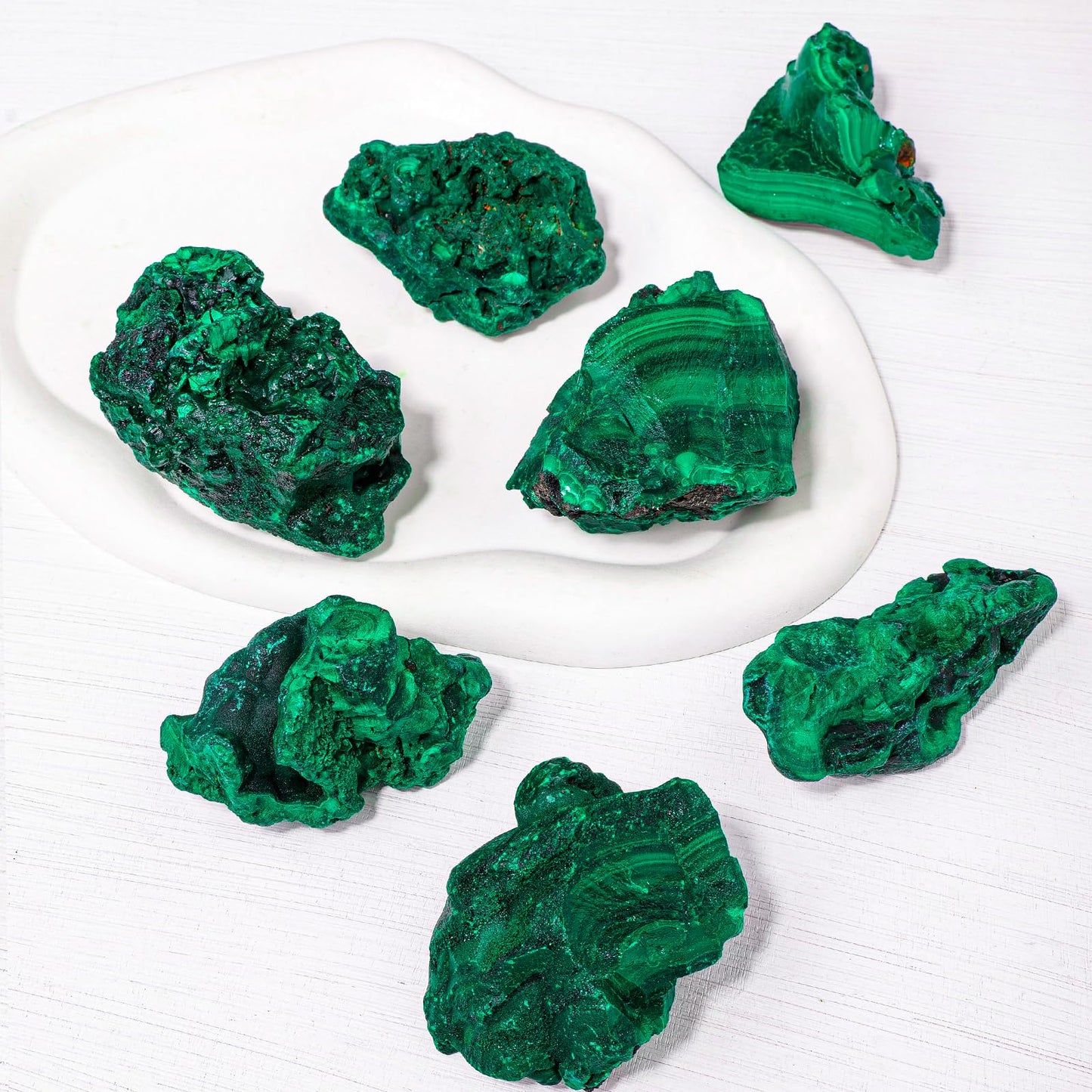 Apengshi Natural Malachite Crystal Stone 0.11-0.22lb Raw Malachite Stone Irregular Rough Malachite Mineral Specimen Original Shape Healing Crystal Gem Worry Relief Stress with Gift Box