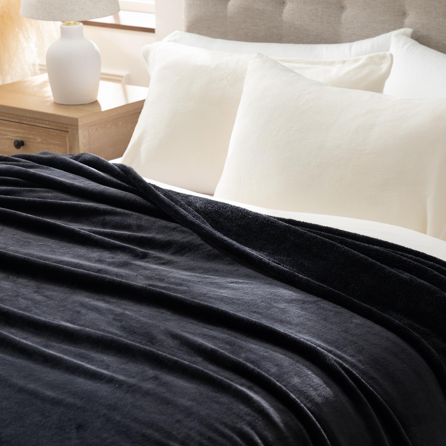 Sushing Micorfiber Fleece Blanket, Heavyweight Warm Plush Blanket, Room Home Decor for Couch Bed Sofa, 70in x 90in, Black