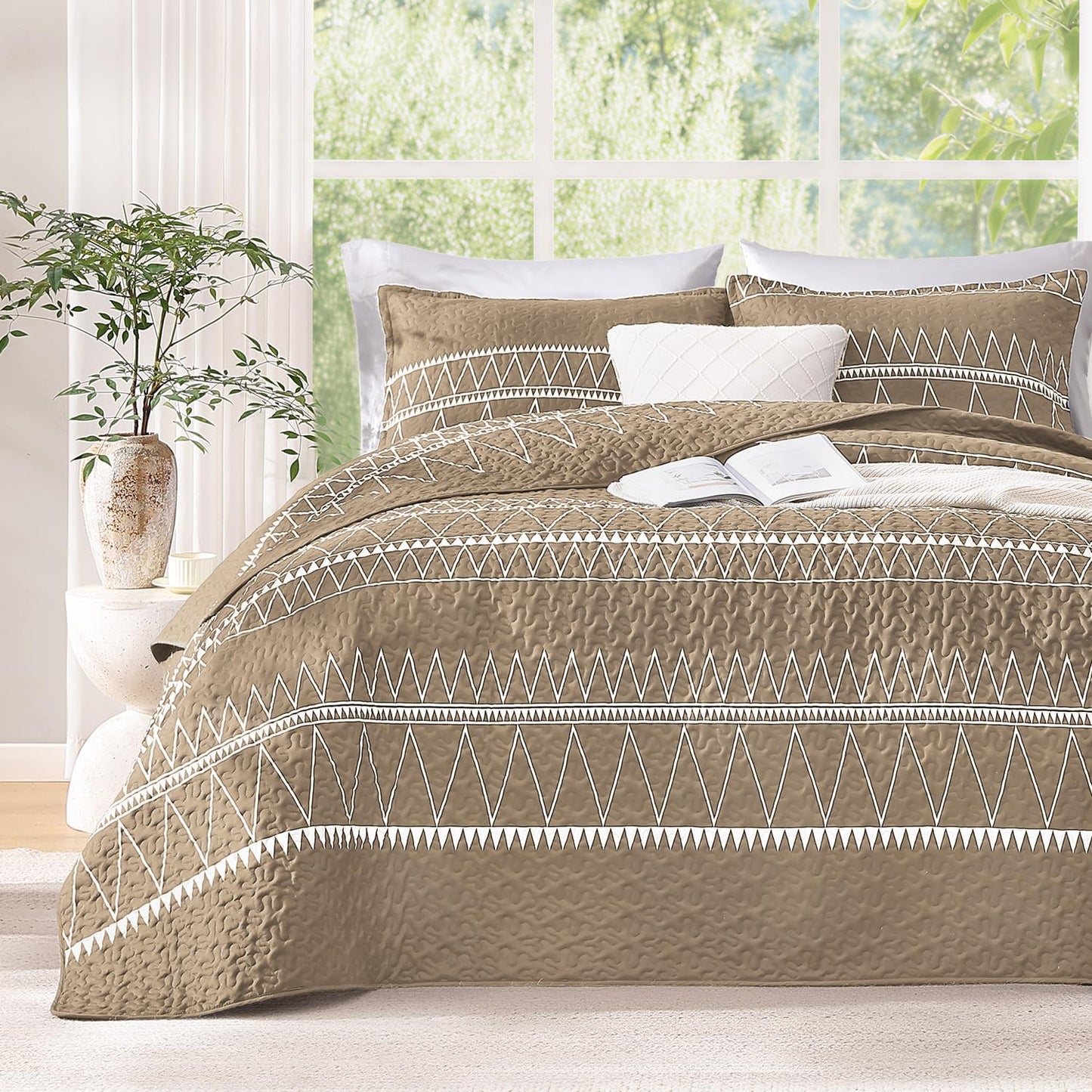 Andency Taupe California King Quilt Set, 3 Pieces Boho Lightweight Soft Striped Cal King Bedspread for All Season (112"x104"), Printed Bohemian Polyester Reversible Coverlet Comforter Sets