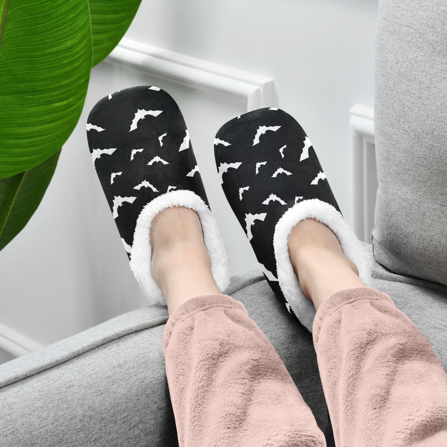 Umidedor Halloween Bats House Slippers Fuzzy Memory Foam Soft Slipper Socks for Woman Men, M Multi