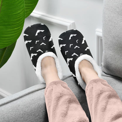 Umidedor Halloween Bats House Slippers Fuzzy Memory Foam Soft Slipper Socks for Woman Men, L Multi