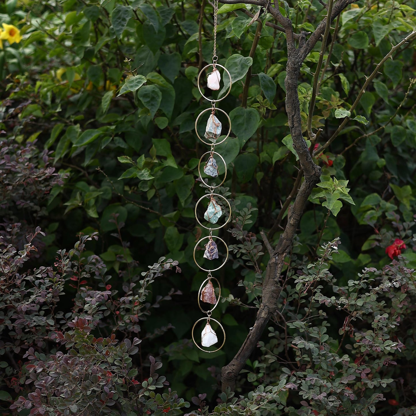 Natural Raw Crystal Wall Decor, Healing Chakra Gemstone Hanging Ornament, Raw Stone Hanging Decoration for Home Window Entryway Hallway Feng Shui Yoga Meditation Car Handmade Gift