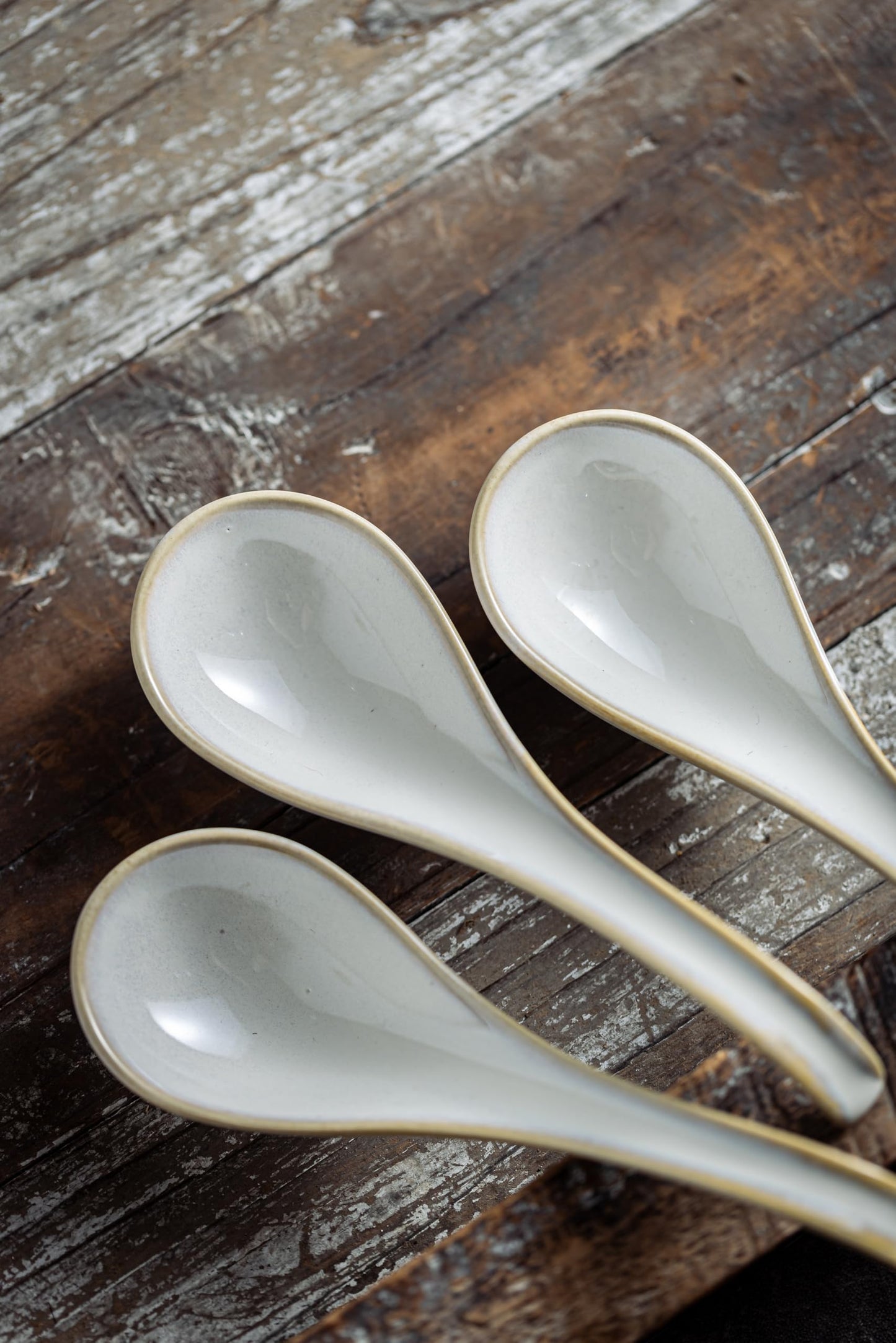 LYEOBOH Asian Soup Spoons, 6.5 inch Ceramic Soup Spoon Set of 6, Dinner Spoons with Deep Hook for Home, Kitchen, Dishwasher & Microwave Safe, Farmhouse Style, Beige