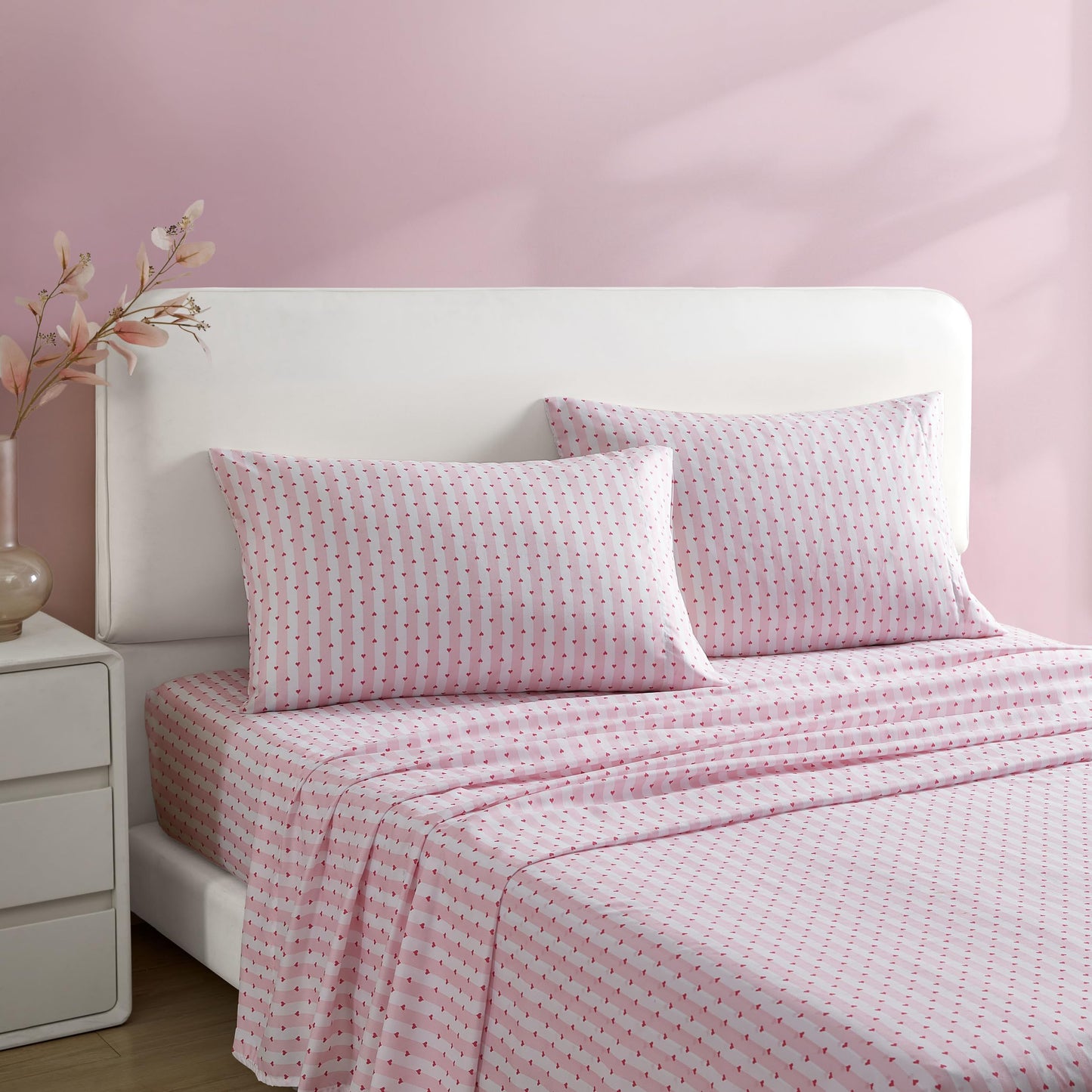 Betsey Johnson - Queen Sheet Set with Fitted Sheet & Pillowcases, Fade & Wrinkle-Free Bedding, Deep Pocket, Dorm Room Essentials, Wonderland Stripe Pink