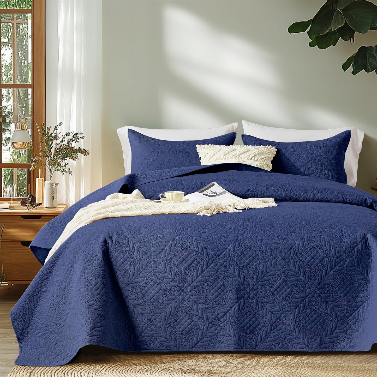 FLYMME Full Queen Quilt Bedding Set,Lightweight Navy Blue Bedspreads,Vintage Olive Leaf Design,Ultra Soft Microfiber Bed Coverlet 3 Pieces for All-Season (1 Quilt,2 Shams)
