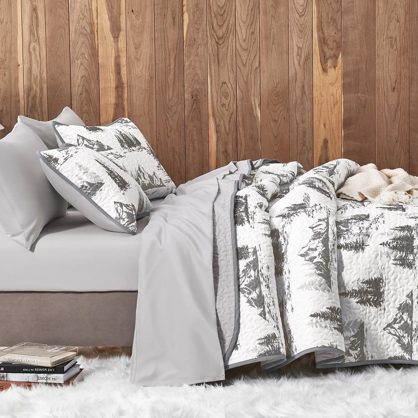 Wake In Cloud - Rustic Quilt Set, Cabin Forest Woodland Camping Theme with Lodge Mountain Print, Reversible Lightweight Bedspread Coverlet, 3 Pieces, Grey White, Queen/Full Size