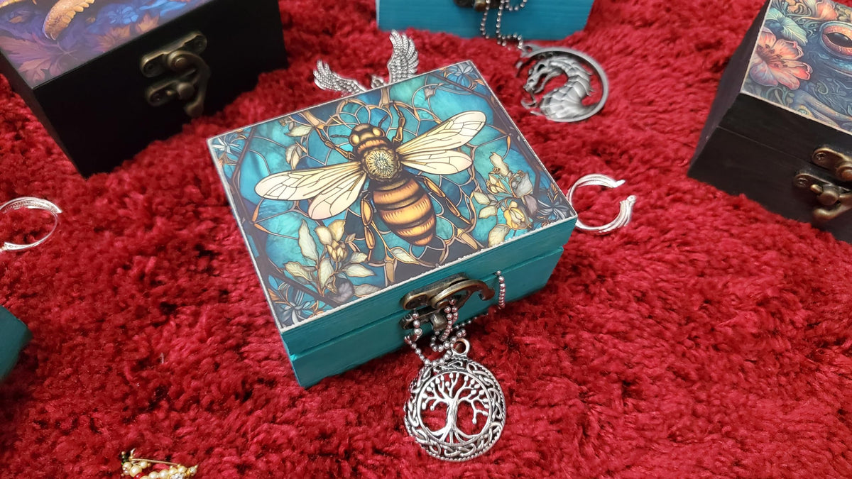 JB&C Premium Bee Trinket Box Small Jewelry Keepsake Box | Earrings Necklace Storage Box for Girls Women | Bee lovers Gift Idea, Animals Ornaments for Home Décor (3BES)