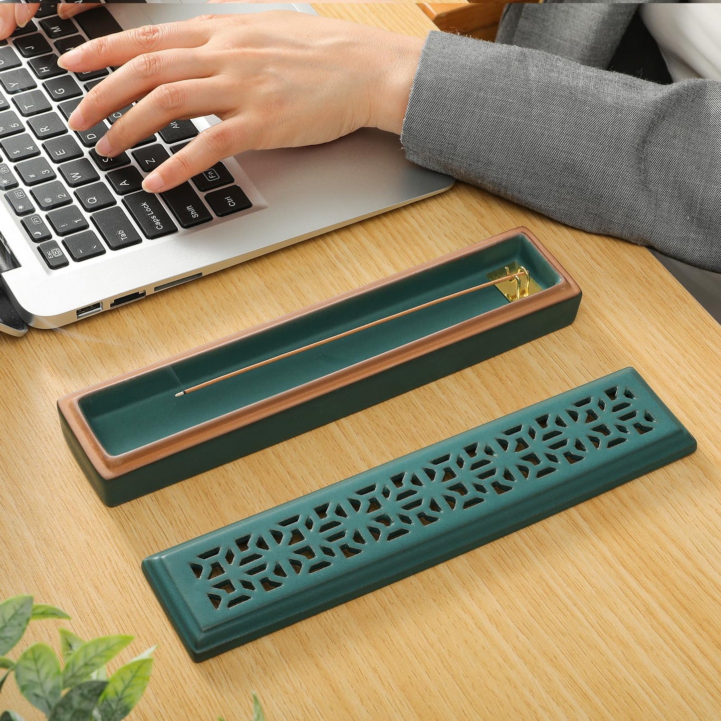 CEREMONY Incense Holder for Sticks, Ceramic Insence-Stick Holder Ash Catcher, Incense Holder Timkburner for Meditation Yoga Spa Room Incense Holder (Lever Green)