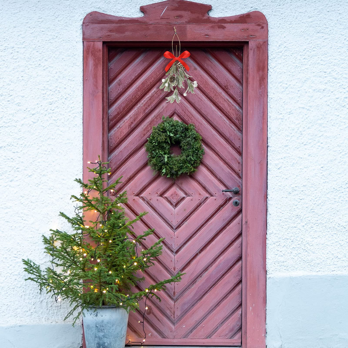 Giegxin 1 Piece Christmas Artificial Mistletoe Ornament with Bow Christmas Hanging Mistletoe Decoration Bouquet Floral Natural Pine Cones Holiday Decor Ornament Bouquet (Classic Style,Red)
