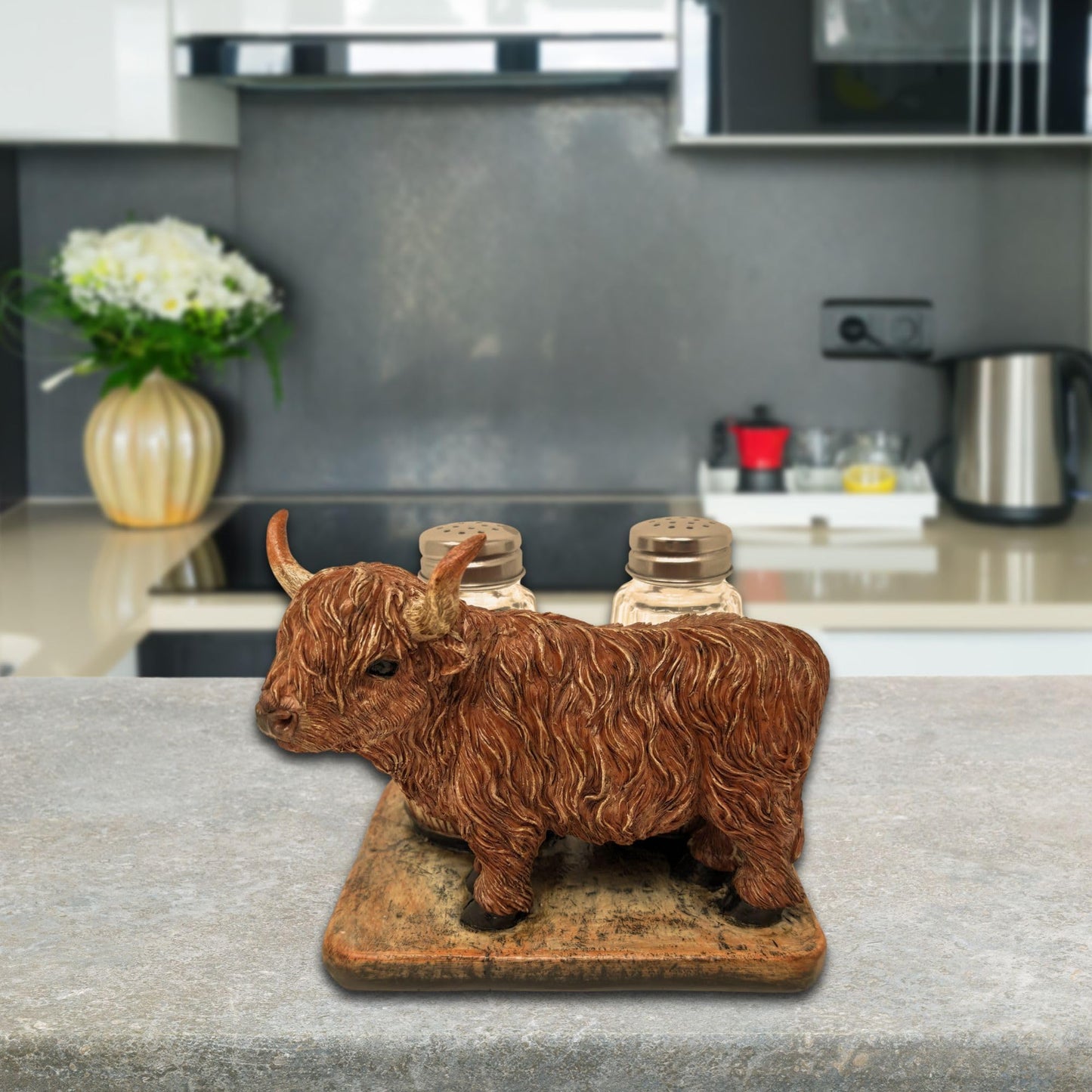 BestGiftEver Highland Cow Salt and Pepper Shakers | Scottish Highland Cow Decor | Rustic Farmhouse Kitchen Accessories | Animal Condiment Holder | Novelty Salt and Pepper Shaker Set for Nature Lovers