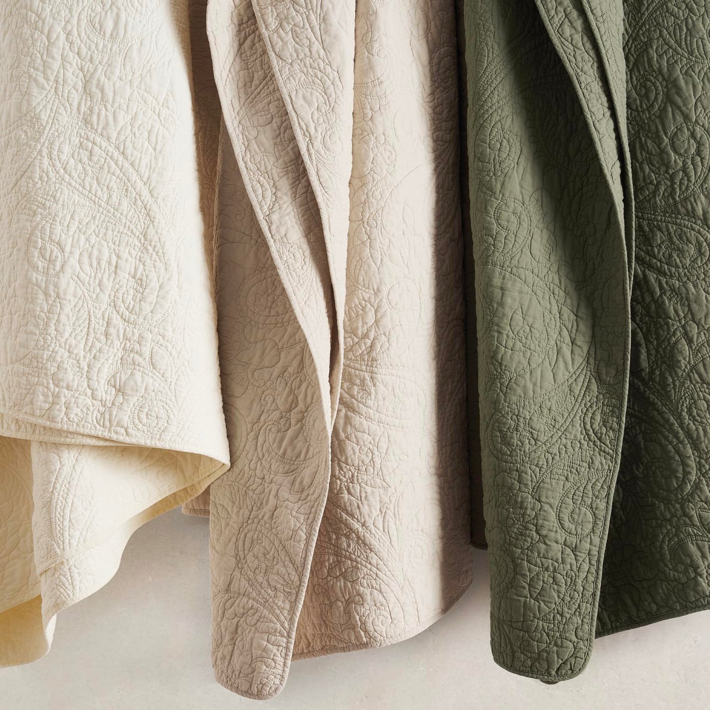 EVERGRACE 100% Cotton Paisley Quilt Set, Queen Size 3 Piece Set – Prewashed Lightweight Bedspread with 2 Shams, Soft & Breathable Matelasse-Style Quilted Coverlet, Olive Green