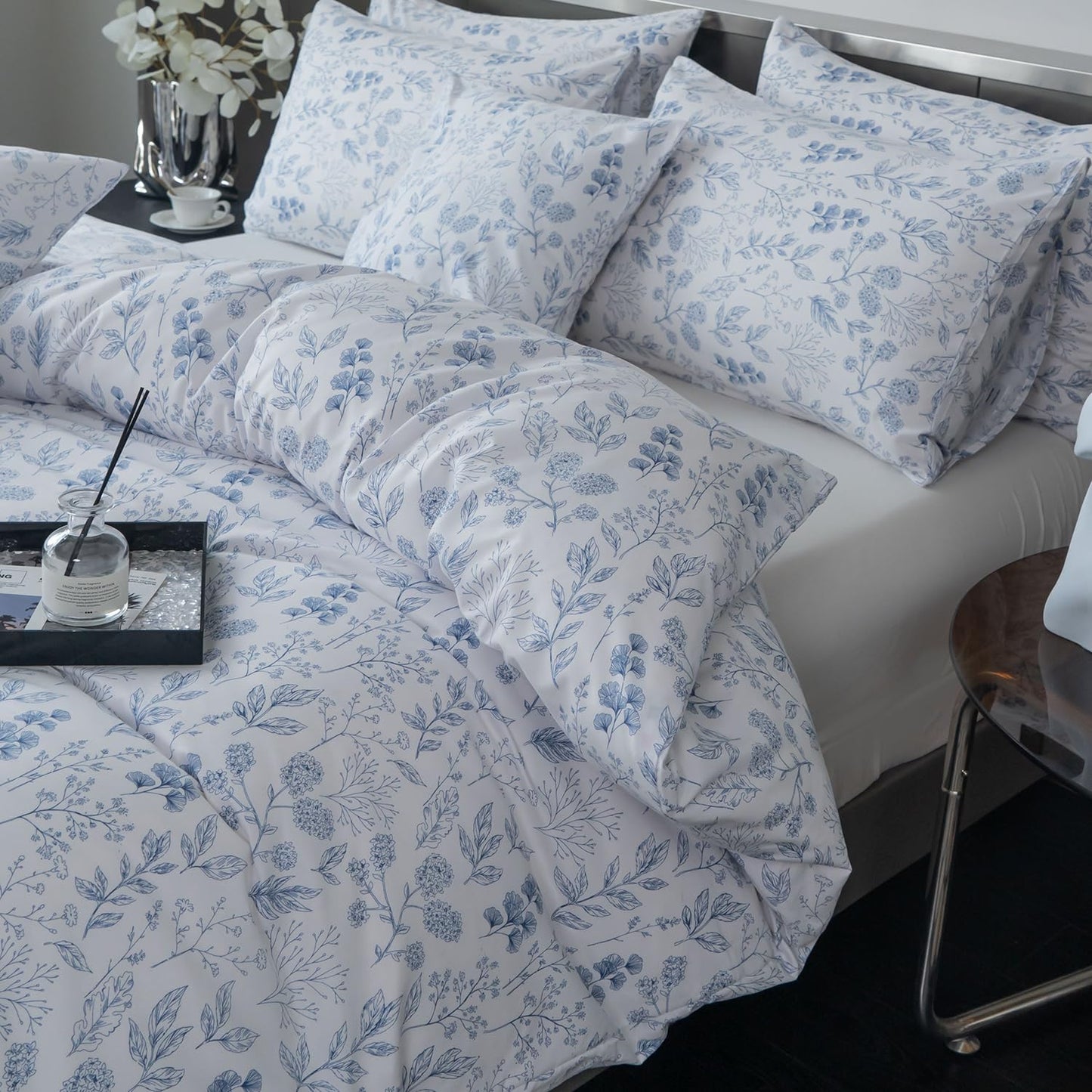 BUPIRD Queen Floral Comforter Set 3 Pieces Soft Cute Bedding Blue Flower Print Botanical Garden Style Comforter and 2 Pillowcases