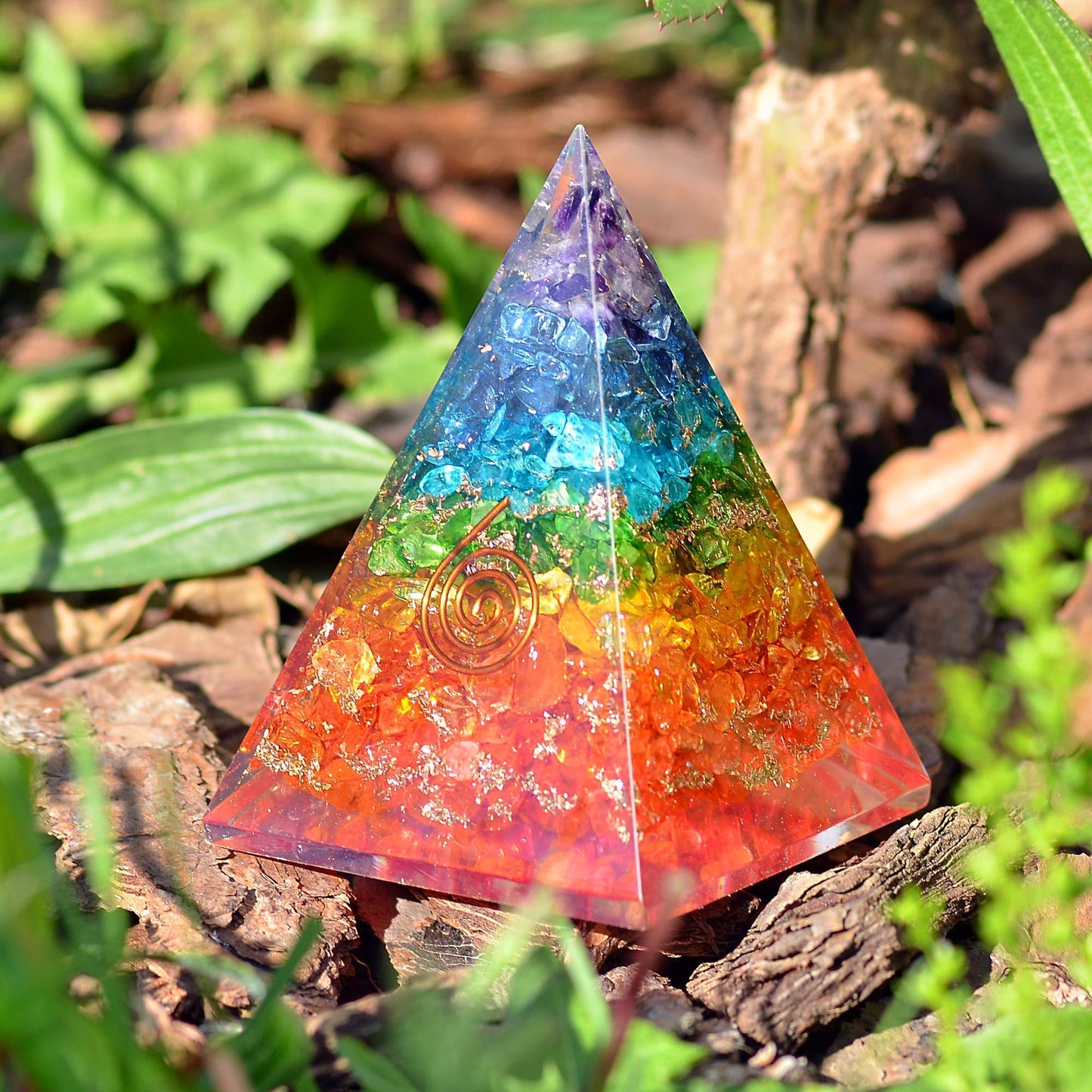 Orgonite Crystal Pyramid - Chakra Balancing Orgone Energy Generator Healing Stone Pyramid for Spiritual Healing, Reki Gift and Meditation (Crown Chakra Symbol)