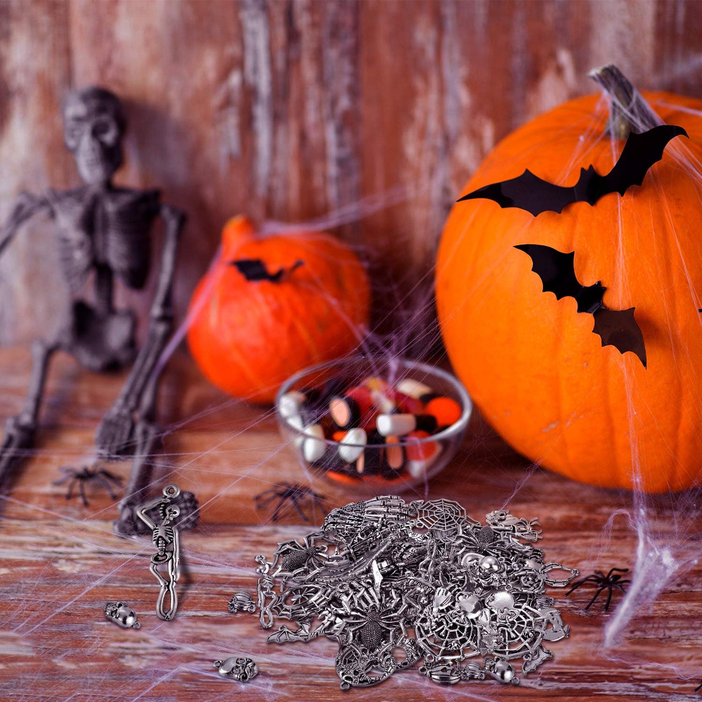 Hicarer 80 Pieces Antique Silver Pendants Charms Pendants Halloween Jewelry Making Accessory for DIY Necklace Bracelet(Skull)
