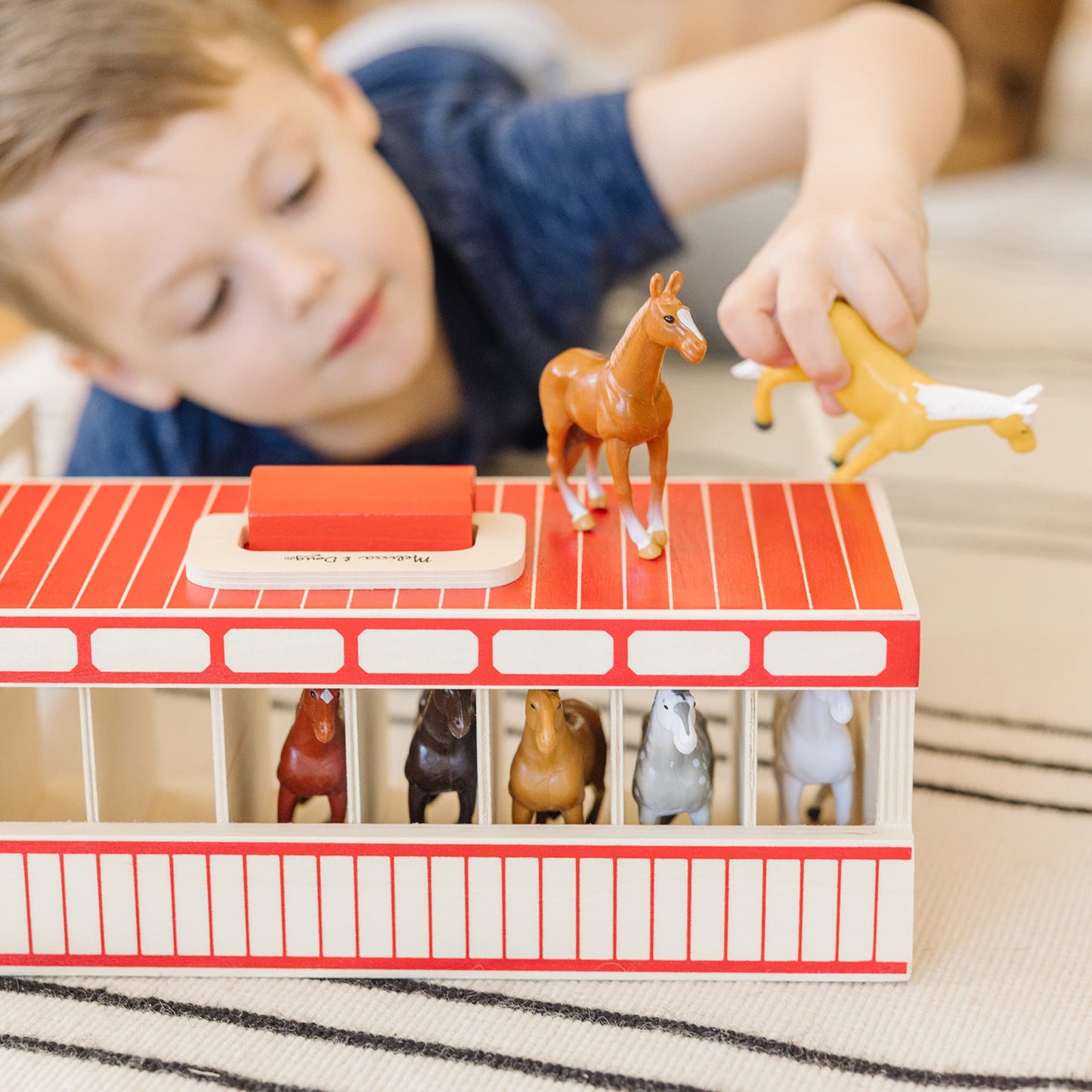 Melissa & Doug Show-Horse Stable | Wooden Play Set, Animal Toys for Girls & Boys | Age 3-5+