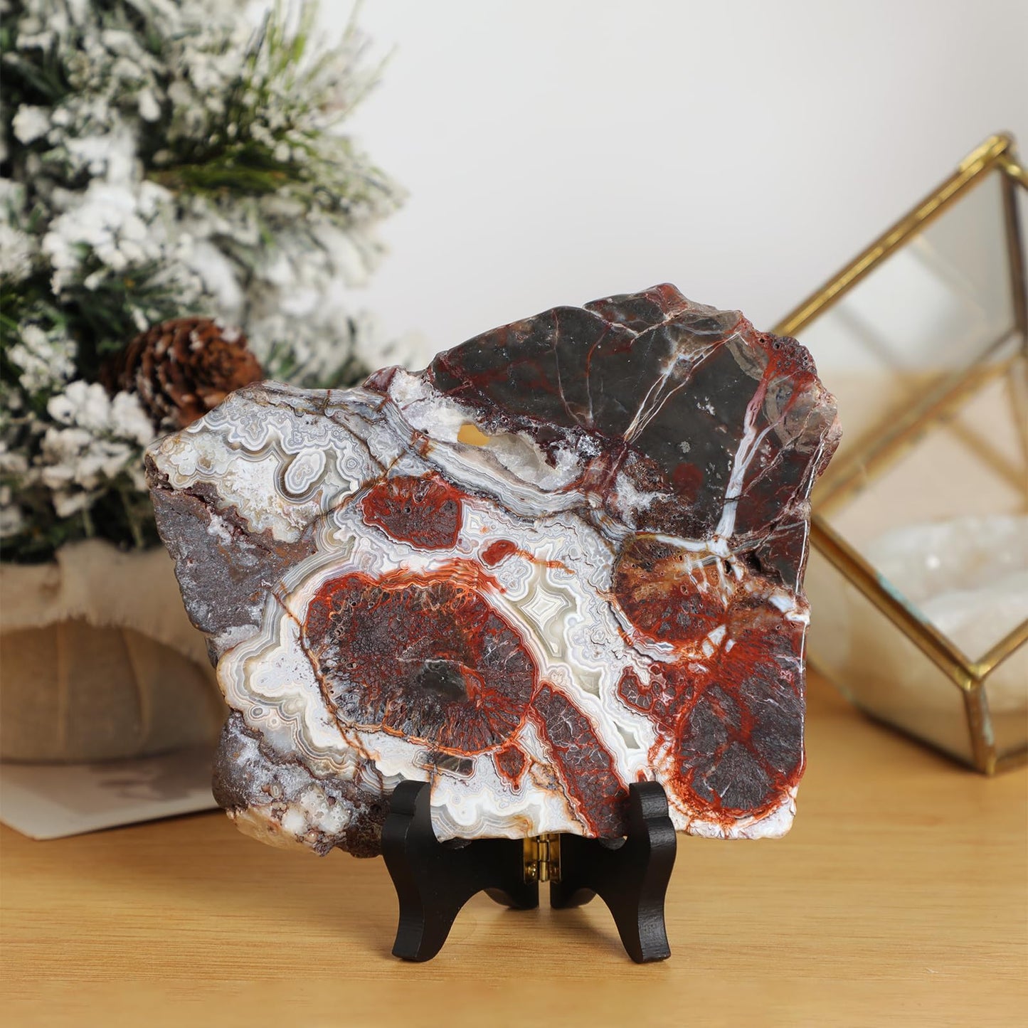 Sportmusies Natural Mexican Agate Slice with Wooden Stand, Irregular-Shaped Polished Crystal Slab Decoration for Home Office, 1.15-1.37 lb