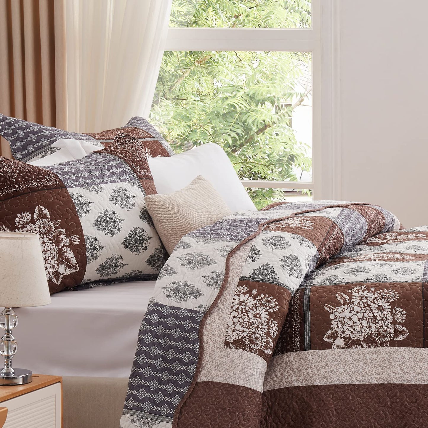 Full/Queen Size Quilt Set 3 Pieces Lightweight Reversible Bedspread-90''x98'' Soft Patchwork Border Floral Coverlet Warm Microfiber Bed Cover for All Seasons Brown Bedding Set(1 Quilt,2 Pillow Shams)
