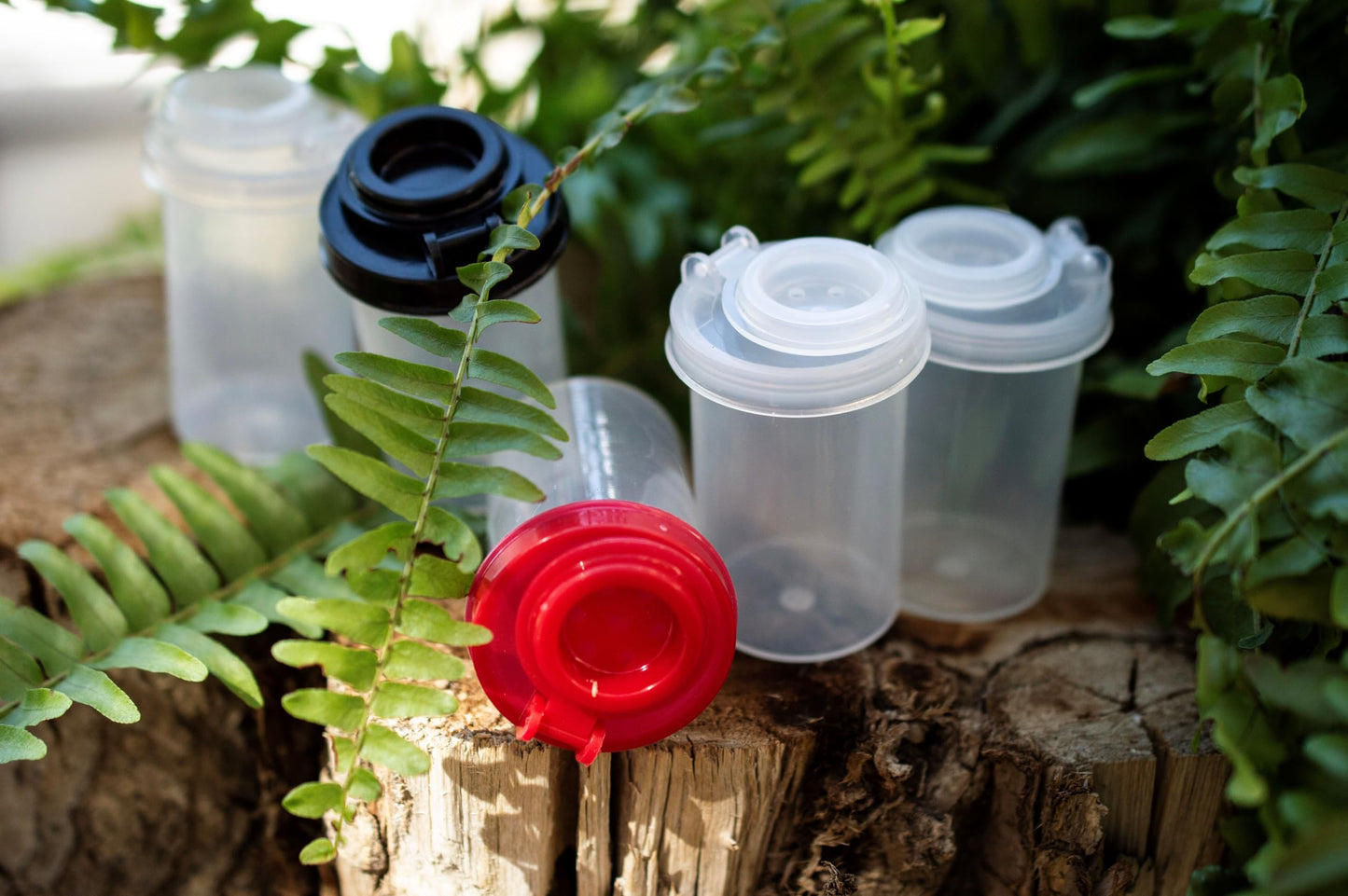 BRAZZA Salt and Pepper Shakers Moisture Proof Set, Perfect to go Camping Picnic Outdoors Kitchen Lunch Boxes Travel Spice Set Clear with Black Lids Plastic Airtight Jar Dispenser 5 small