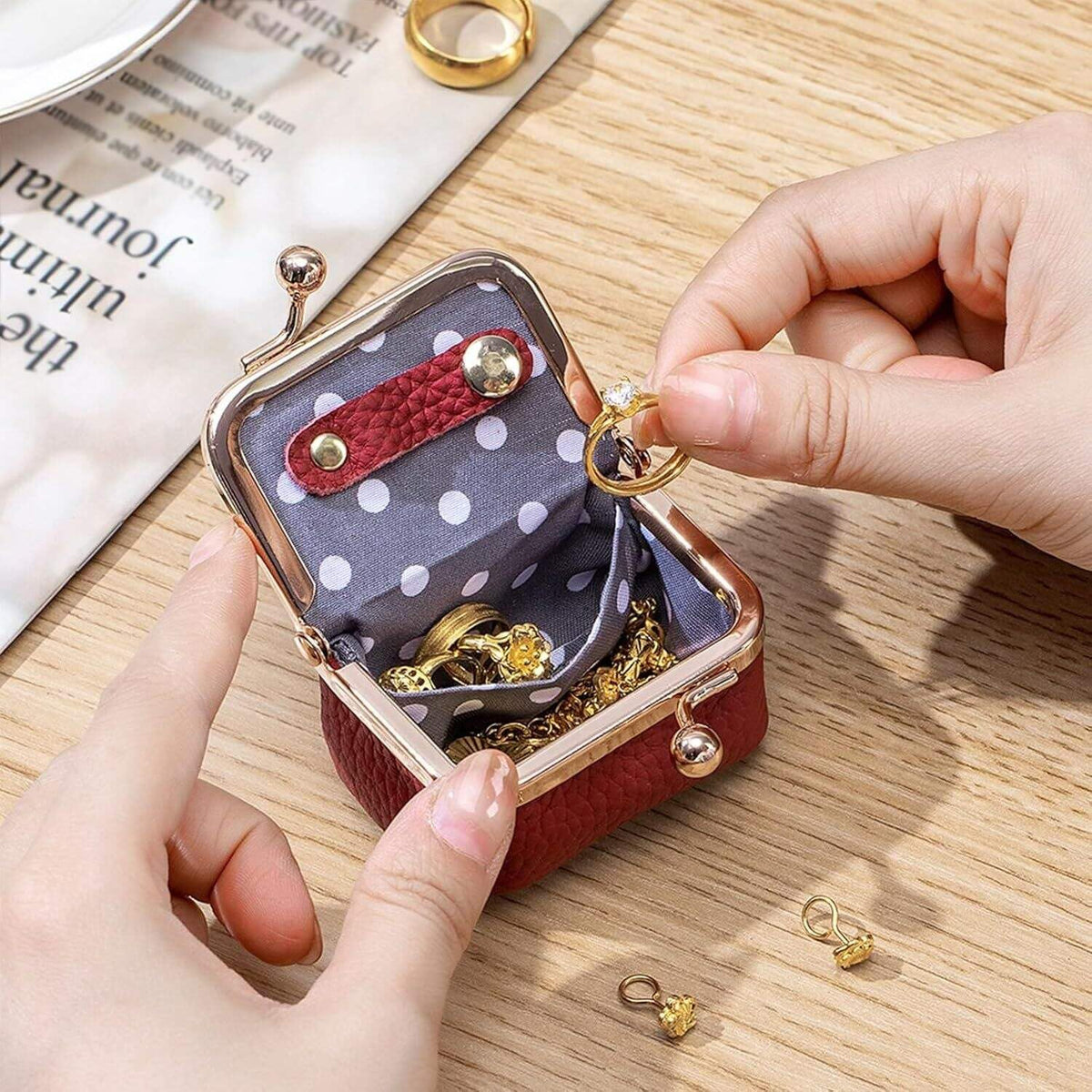 Leather Mini Jewelry Box, Portable Vintage Leather Coin Purse Jewelry Box with kiss Lock, Mini Travel Ring Box for Earrings/Rings/Necklaces/Bracelets