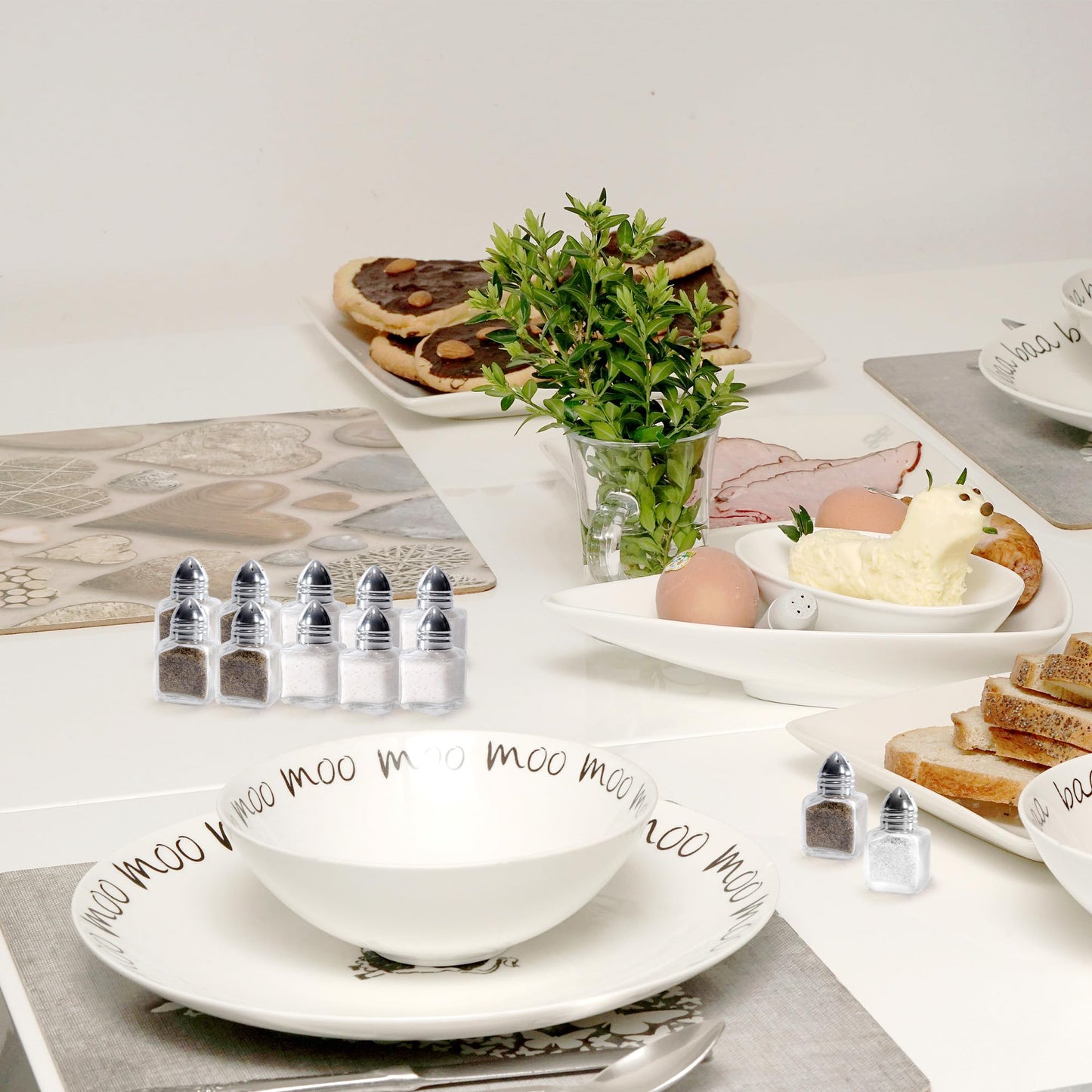 Axigundaone 30 Pcs Mini Salt and Pepper Shakers, 0.5 Oz Small Glass Cube Pepper Shaker with two funnels, Mini Glass Salt Shaker for Household Kitchen